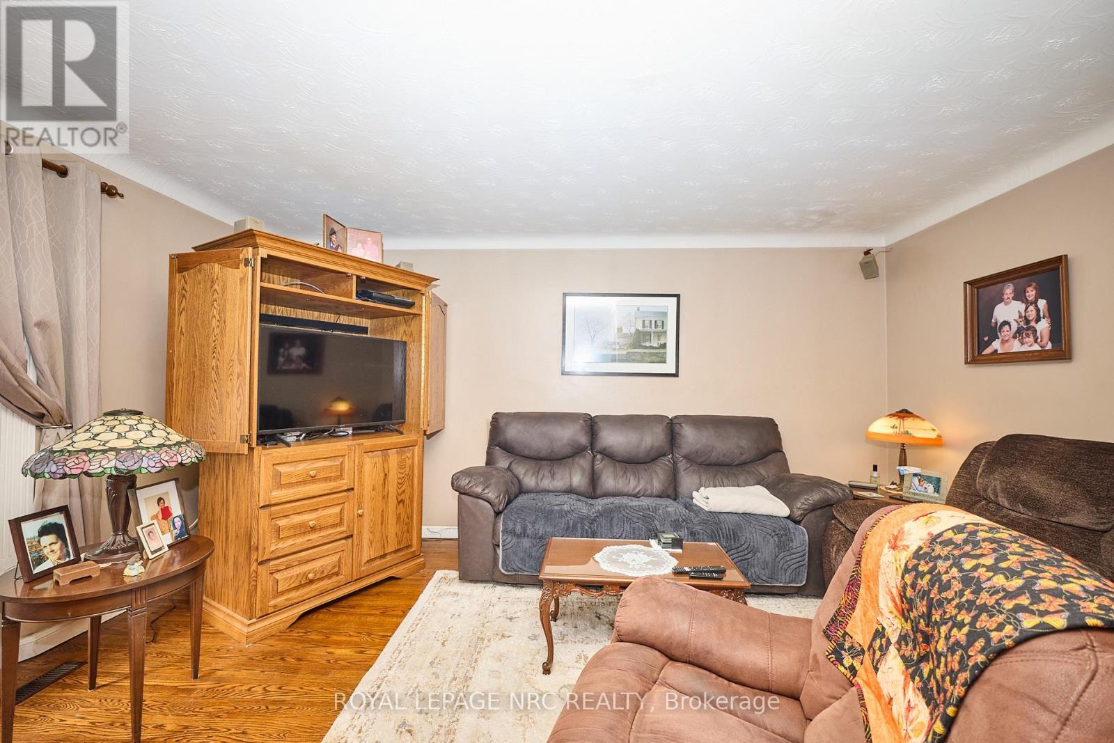 












624 BUNTING ROAD

,
St. Catharines (Bunting/Linwell),




Ontario
L2M2Z8

