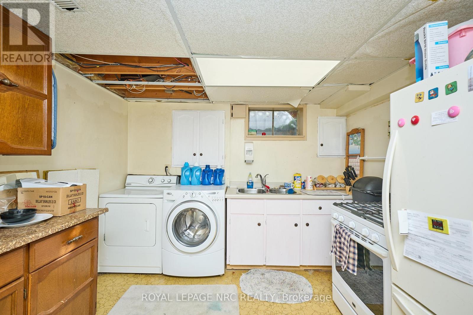 












624 BUNTING ROAD

,
St. Catharines (Bunting/Linwell),




Ontario
L2M2Z8

