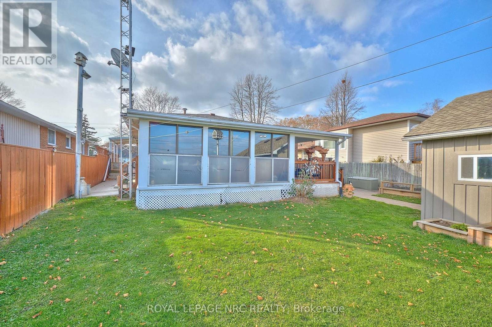 












624 BUNTING ROAD

,
St. Catharines (Bunting/Linwell),




Ontario
L2M2Z8

