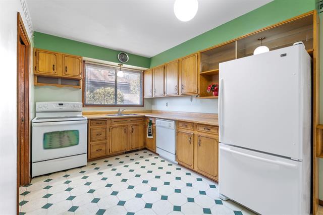 









414


MOODY

AVE,
Selkirk,




MB
R1A 0E8

