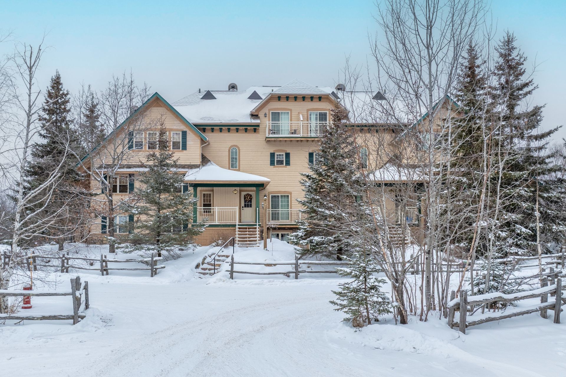 









175


Rue du Mont-Plaisant

, 4,
Mont-Tremblant,




QC
J8E1L2

