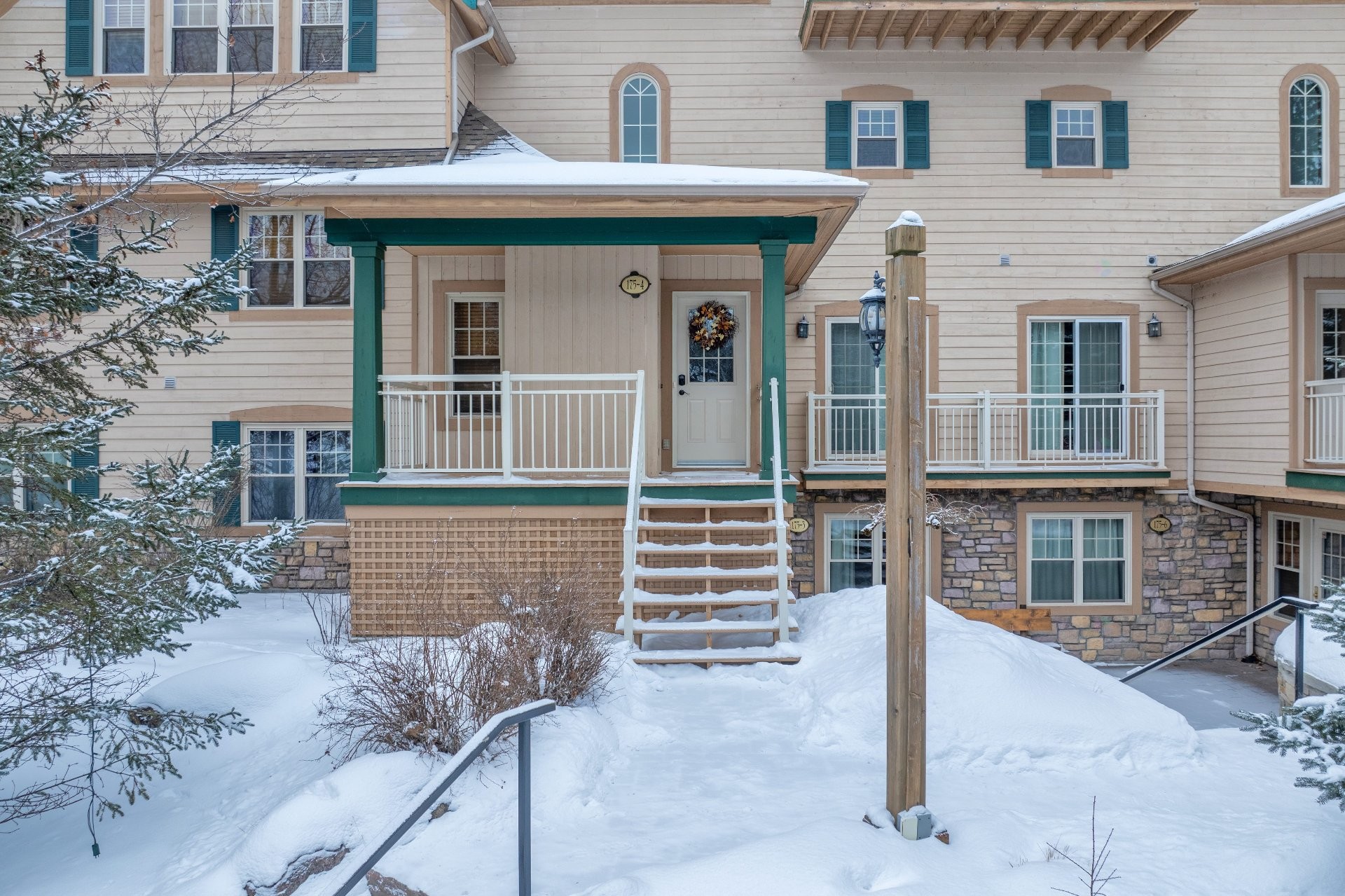 









175


Rue du Mont-Plaisant

, 4,
Mont-Tremblant,




QC
J8E1L2

