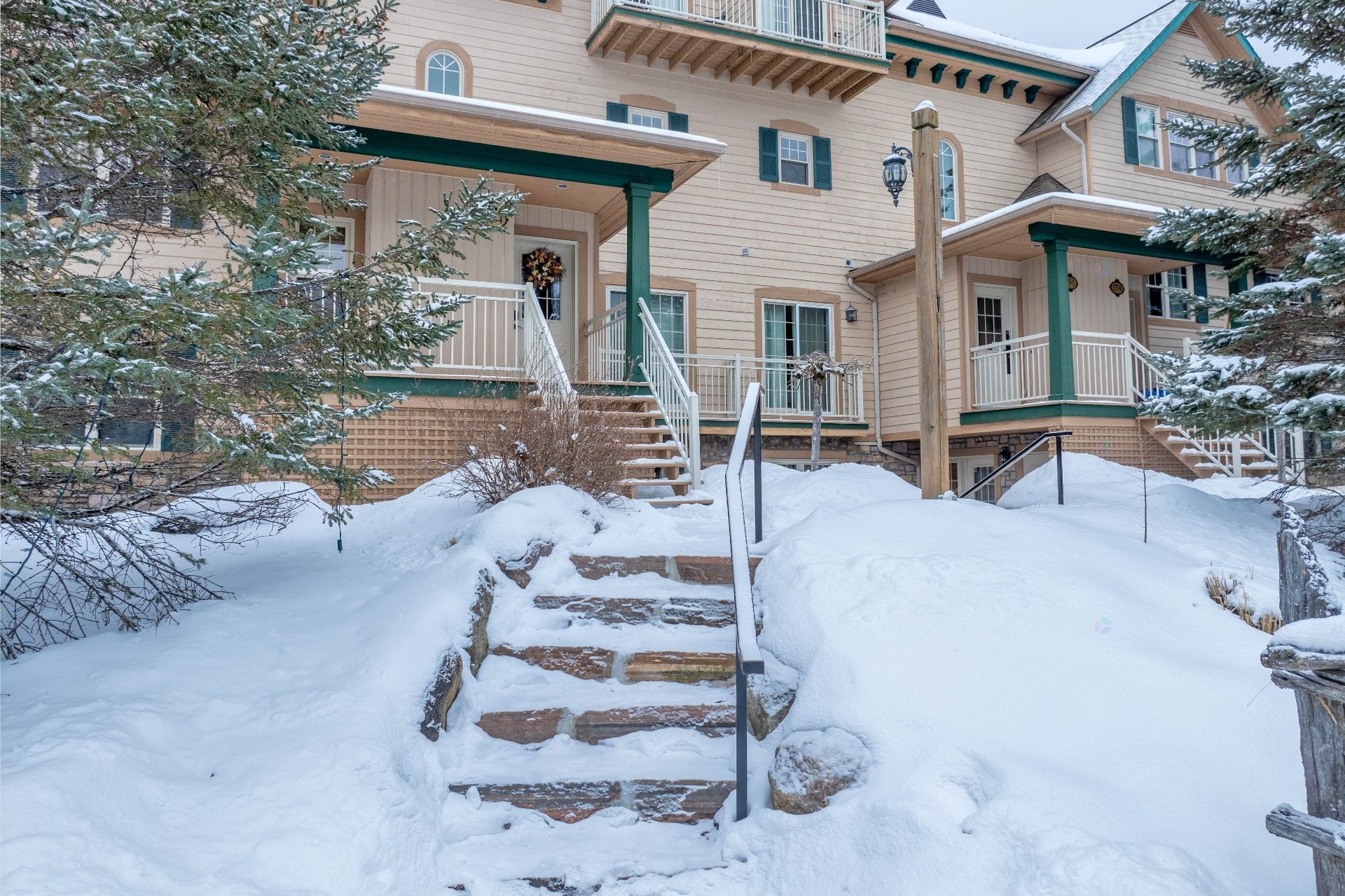 









175


Rue du Mont-Plaisant

, 4,
Mont-Tremblant,




QC
J8E1L2

