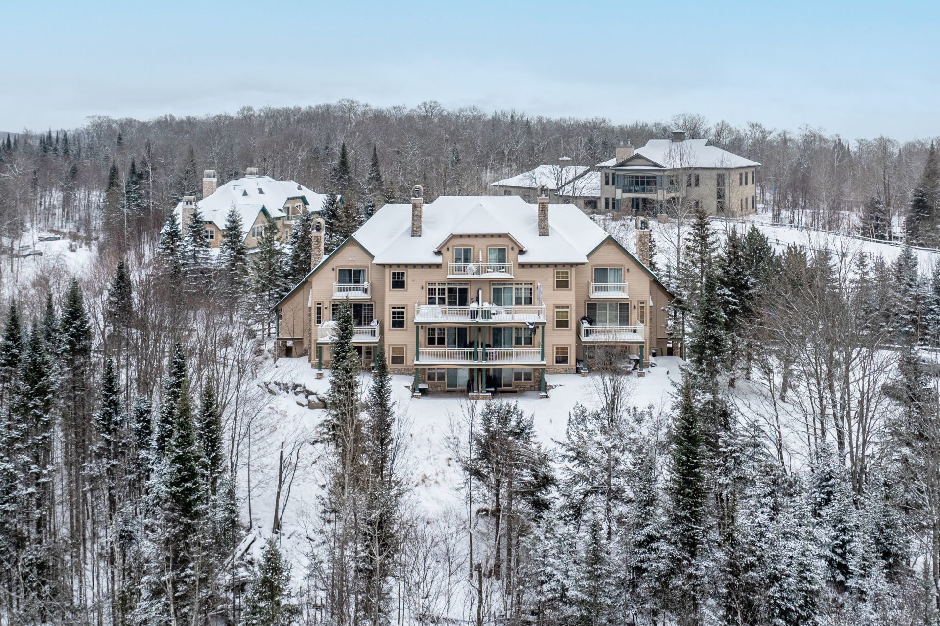 









175Z


Rue du Mont-Plaisant

, 4,
Mont-Tremblant,




QC
J8E1L2

