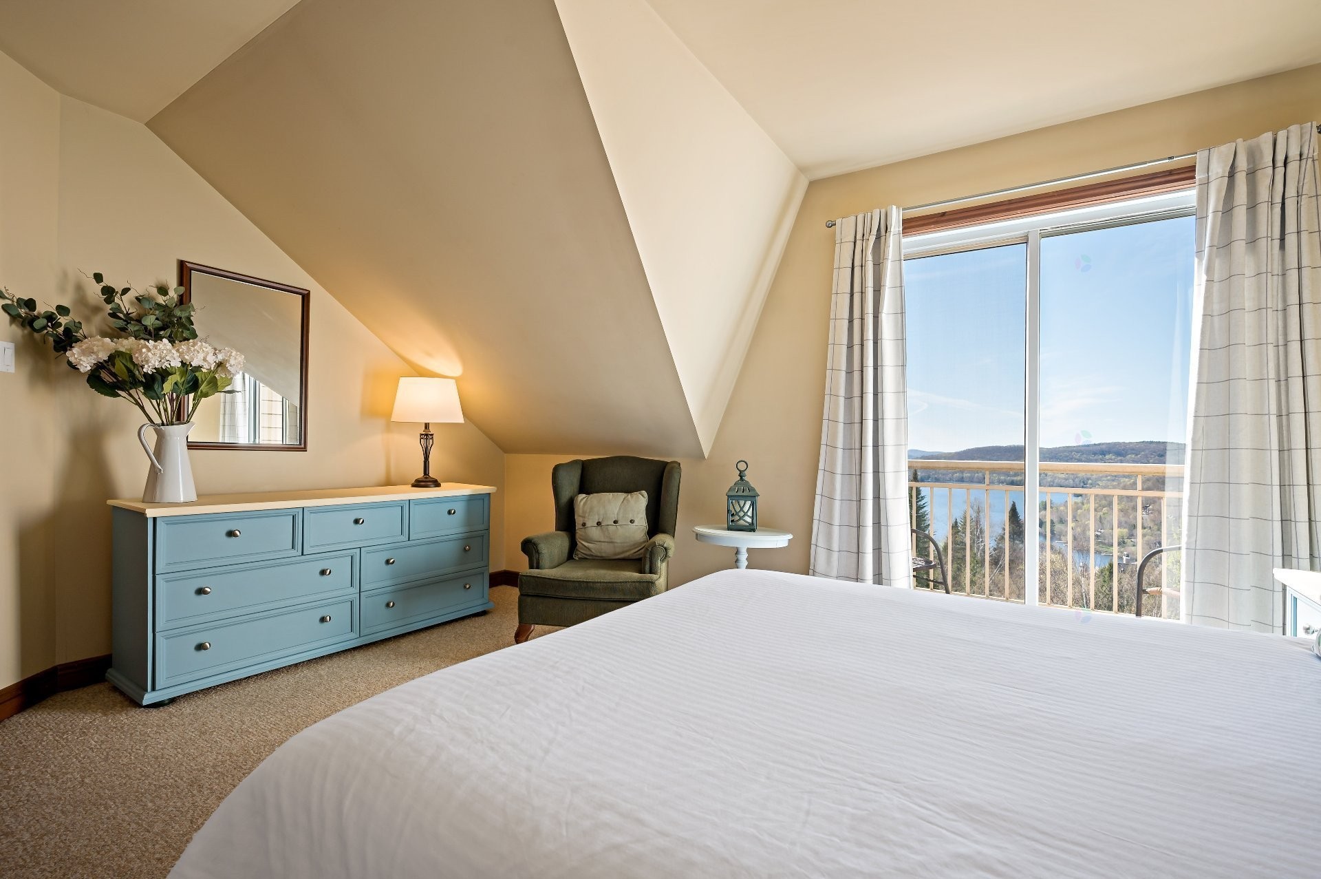 









175Z


Rue du Mont-Plaisant

, 4,
Mont-Tremblant,




QC
J8E1L2

