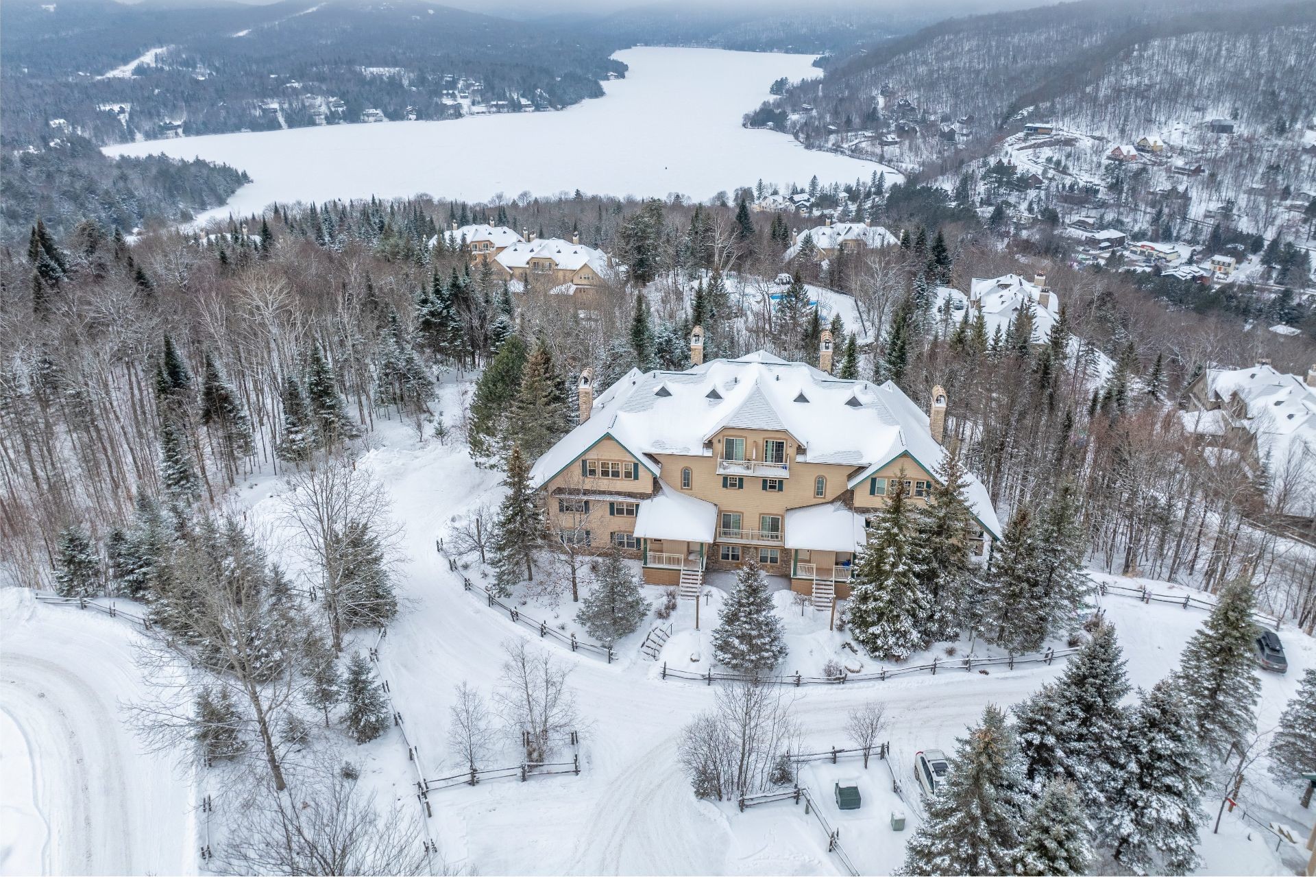 









175Z


Rue du Mont-Plaisant

, 4,
Mont-Tremblant,




QC
J8E1L2

