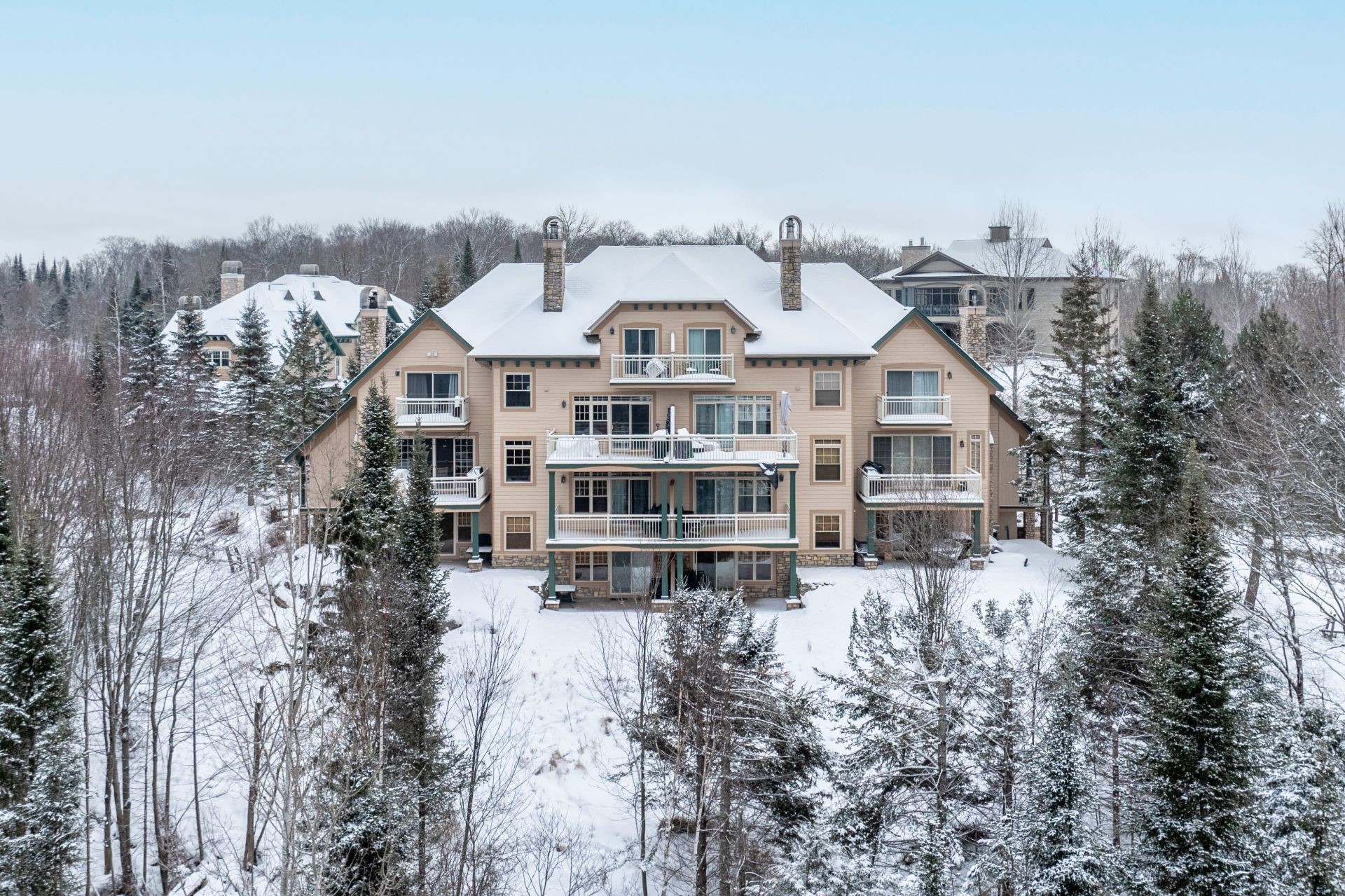









175Z


Rue du Mont-Plaisant

, 4,
Mont-Tremblant,




QC
J8E1L2

