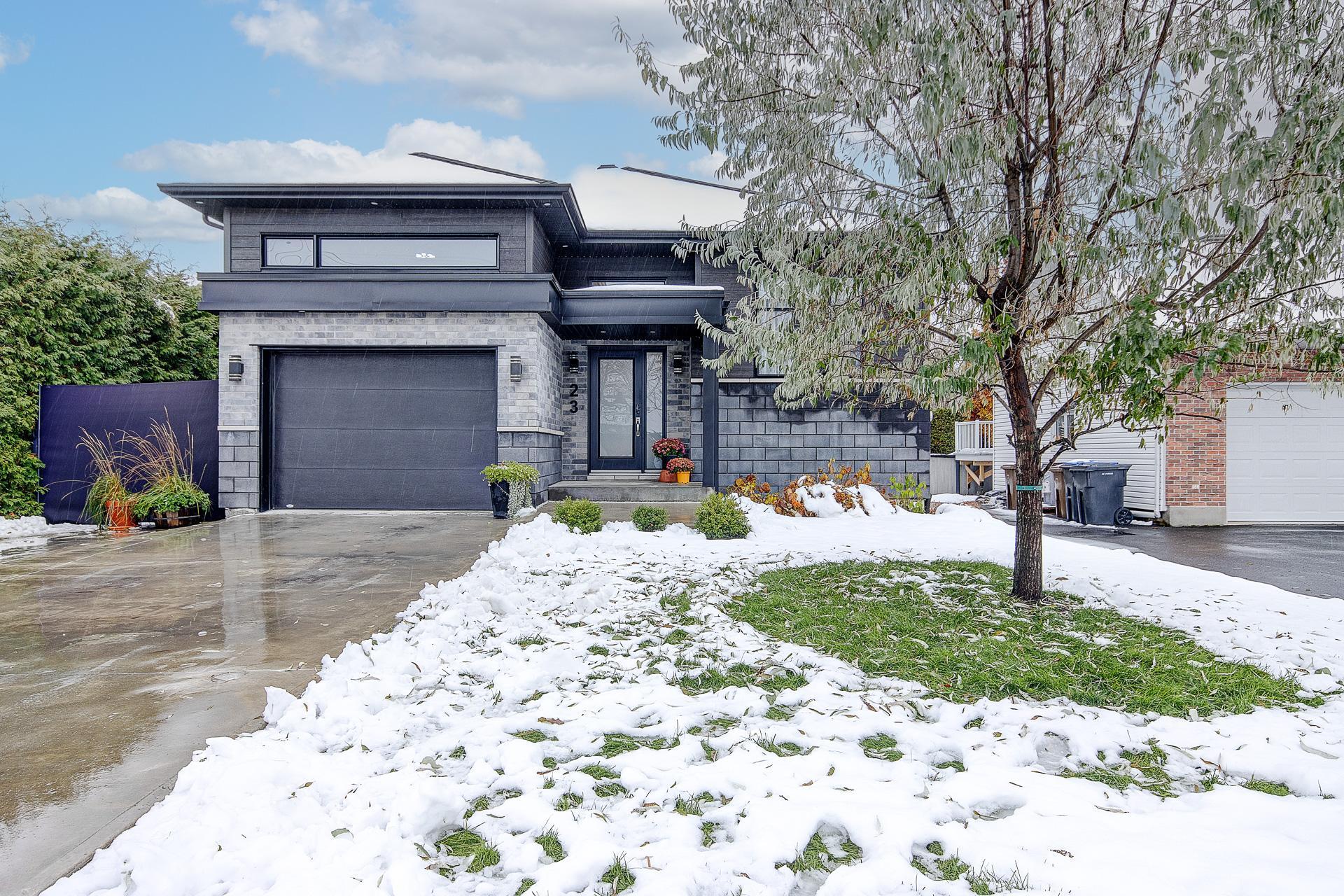 









23


Rue Arcand

,
Saint-Jean-sur-Richelieu,




QC
J2X5M6

