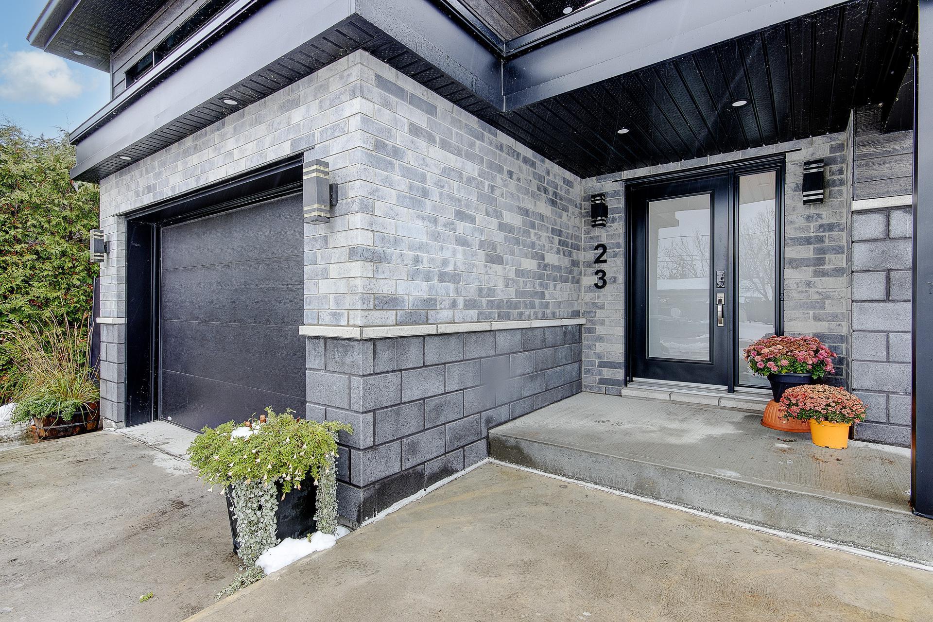 









23


Rue Arcand

,
Saint-Jean-sur-Richelieu,




QC
J2X5M6

