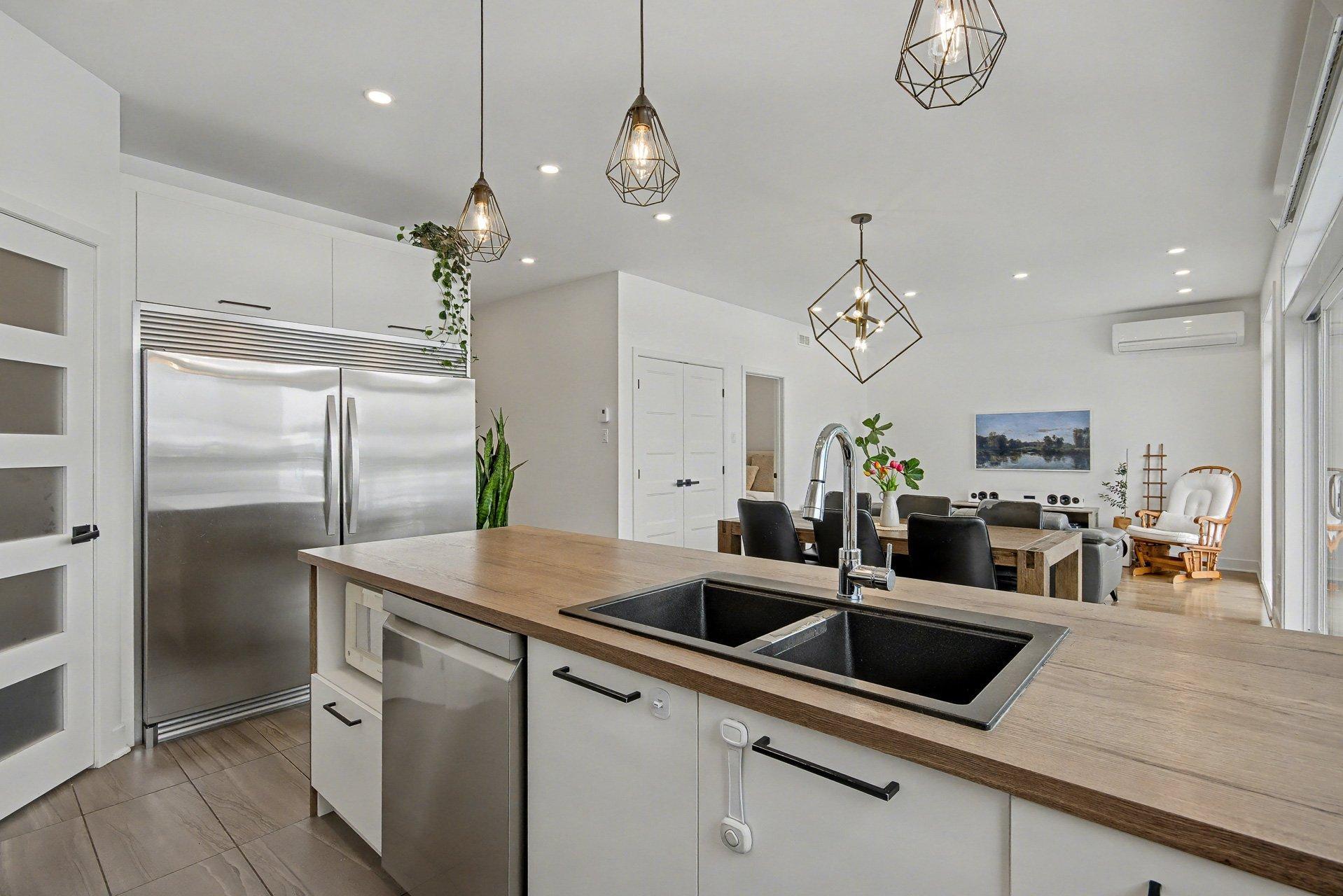 









23


Rue Arcand

,
Saint-Jean-sur-Richelieu,




QC
J2X5M6

