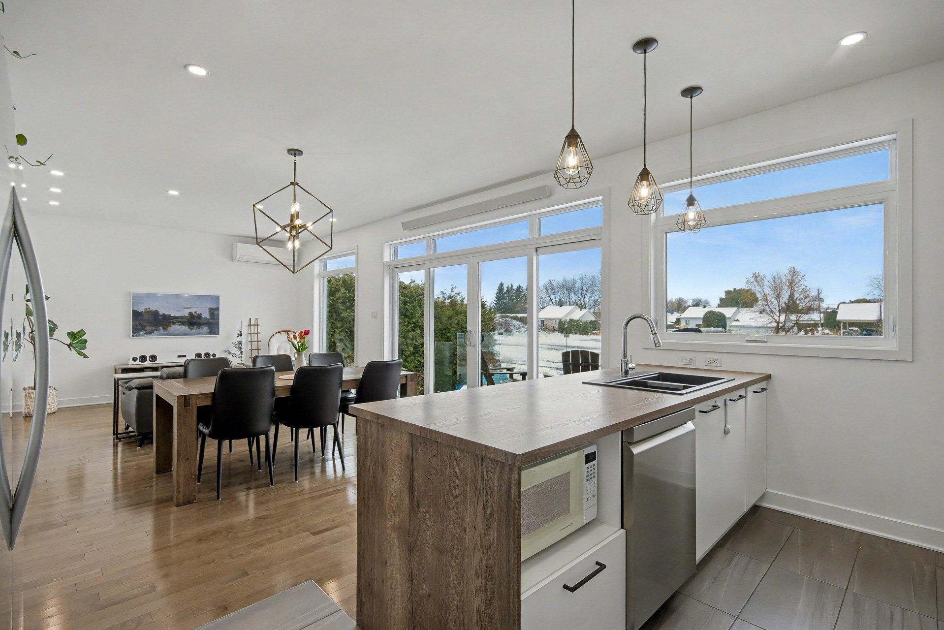 









23


Rue Arcand

,
Saint-Jean-sur-Richelieu,




QC
J2X5M6

