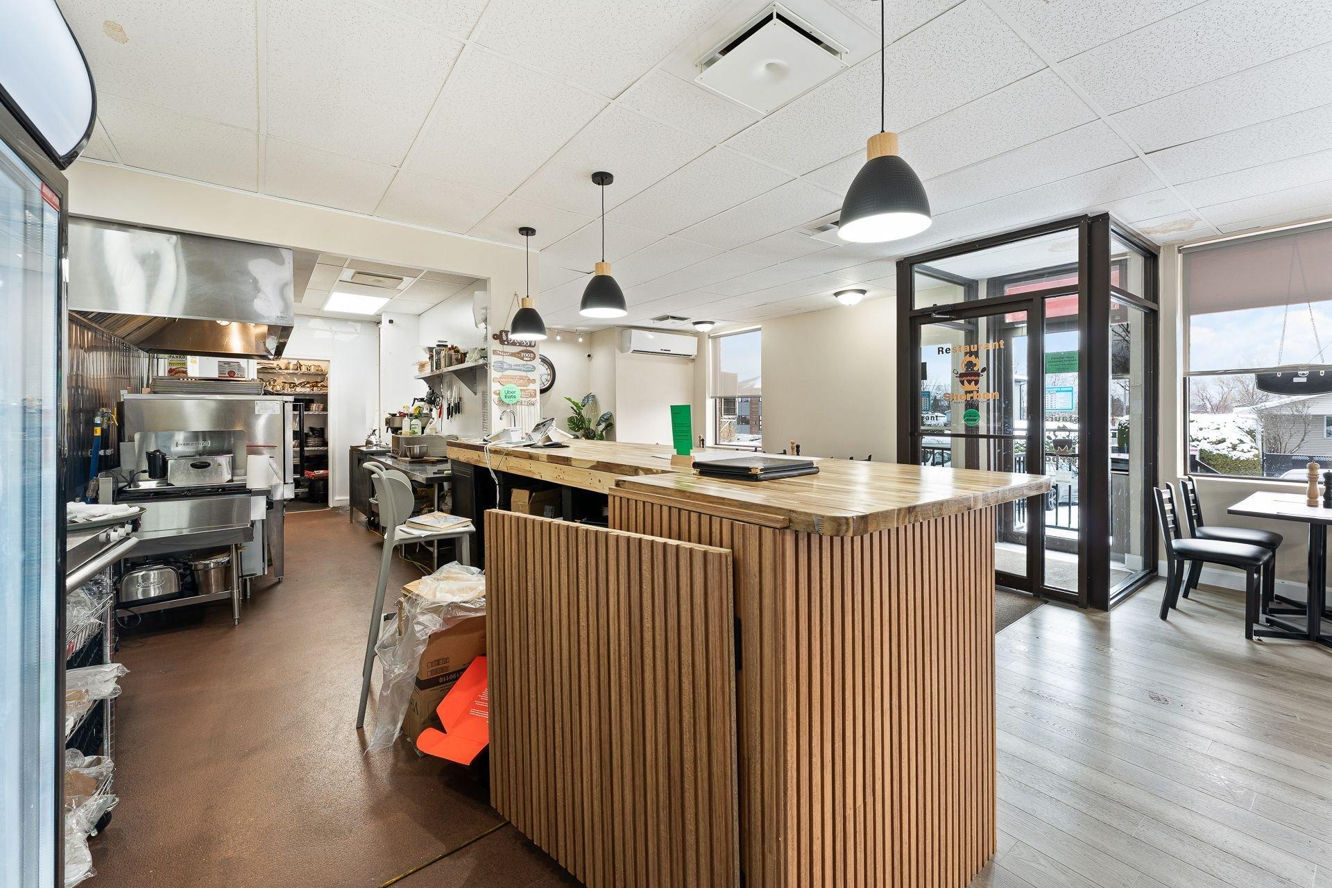 









5400


Rue du Président-Kennedy

,
Sherbrooke (Brompton/Rock Forest/Saint-Élie/Deauville),




QC
J1N2P7

