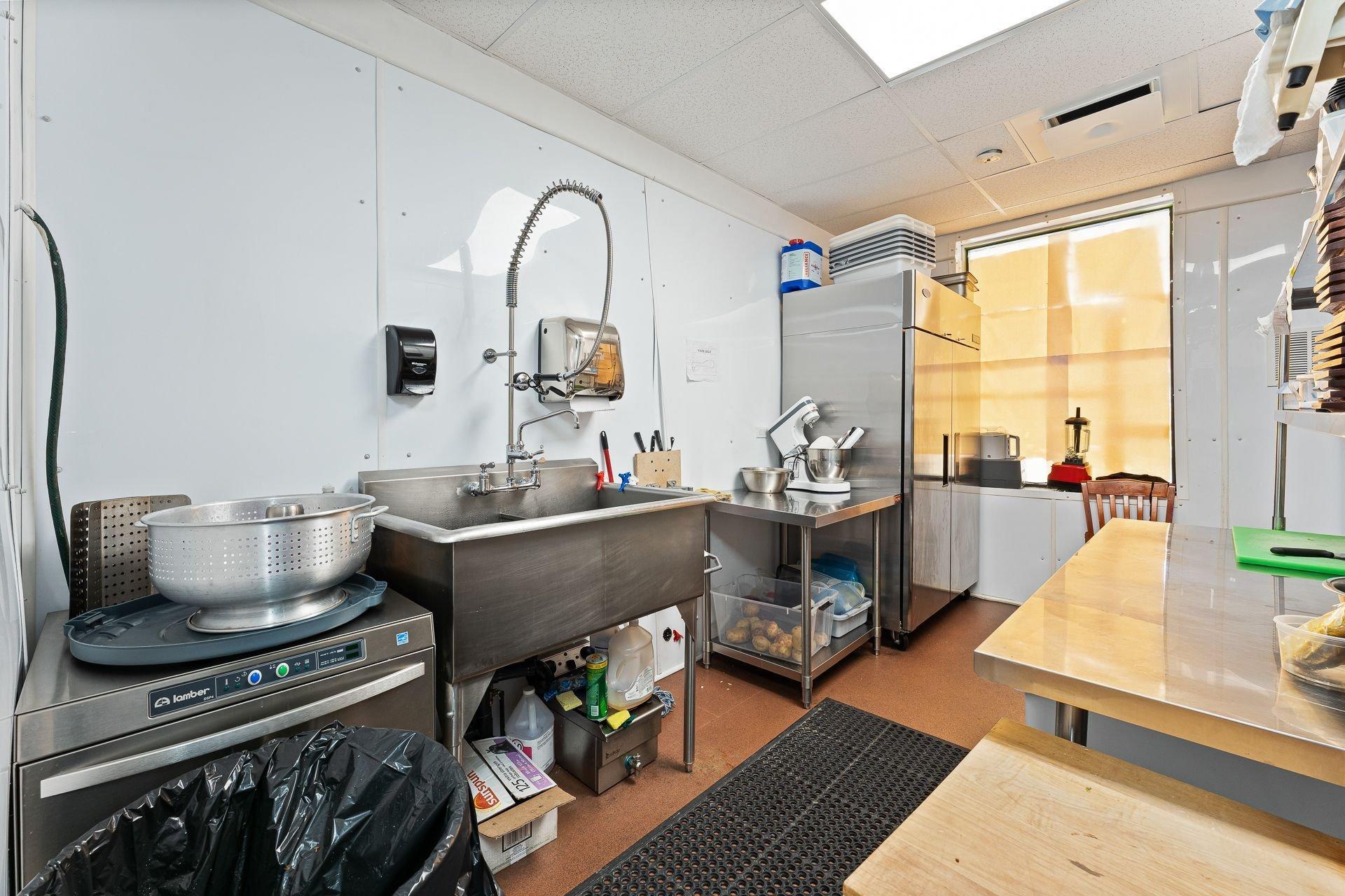 









5400


Rue du Président-Kennedy

,
Sherbrooke (Brompton/Rock Forest/Saint-Élie/Deauville),




QC
J1N2P7

