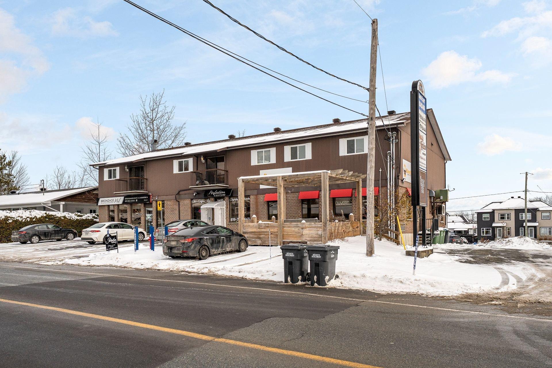 









5400


Rue du Président-Kennedy

,
Sherbrooke (Brompton/Rock Forest/Saint-Élie/Deauville),




QC
J1N2P7

