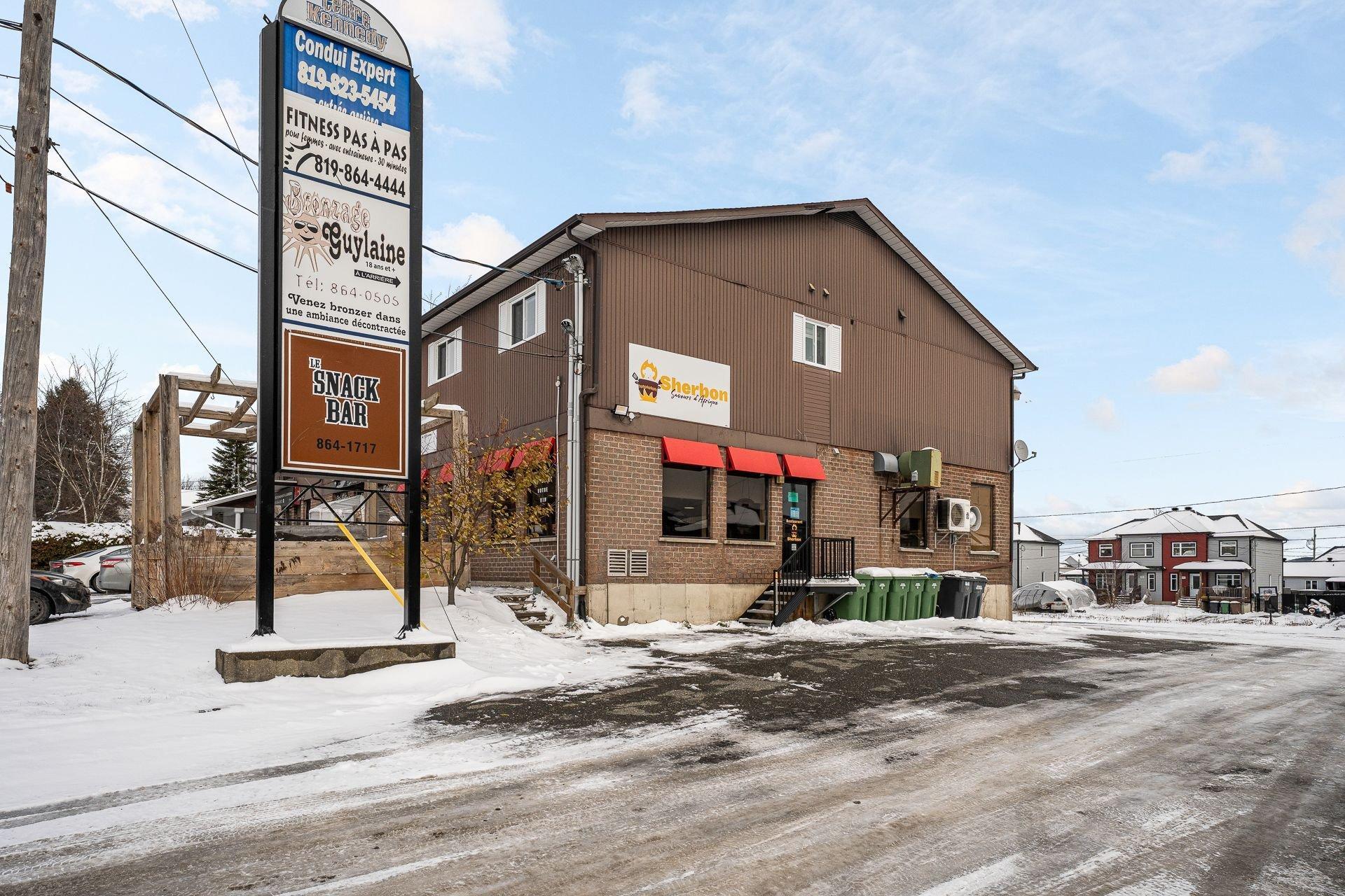 









5400


Rue du Président-Kennedy

,
Sherbrooke (Brompton/Rock Forest/Saint-Élie/Deauville),




QC
J1N2P7

