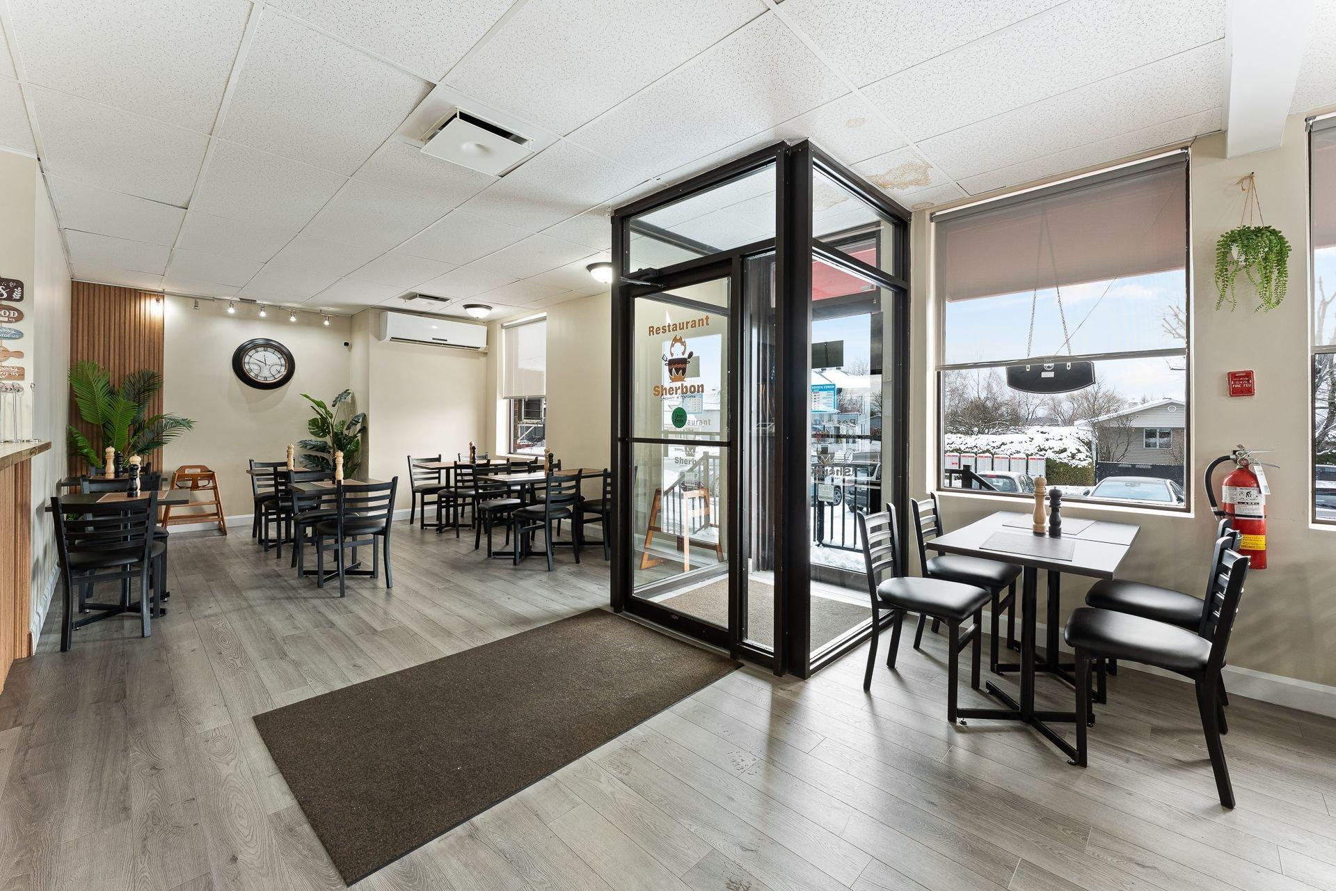 









5400


Rue du Président-Kennedy

,
Sherbrooke (Brompton/Rock Forest/Saint-Élie/Deauville),




QC
J1N2P7

