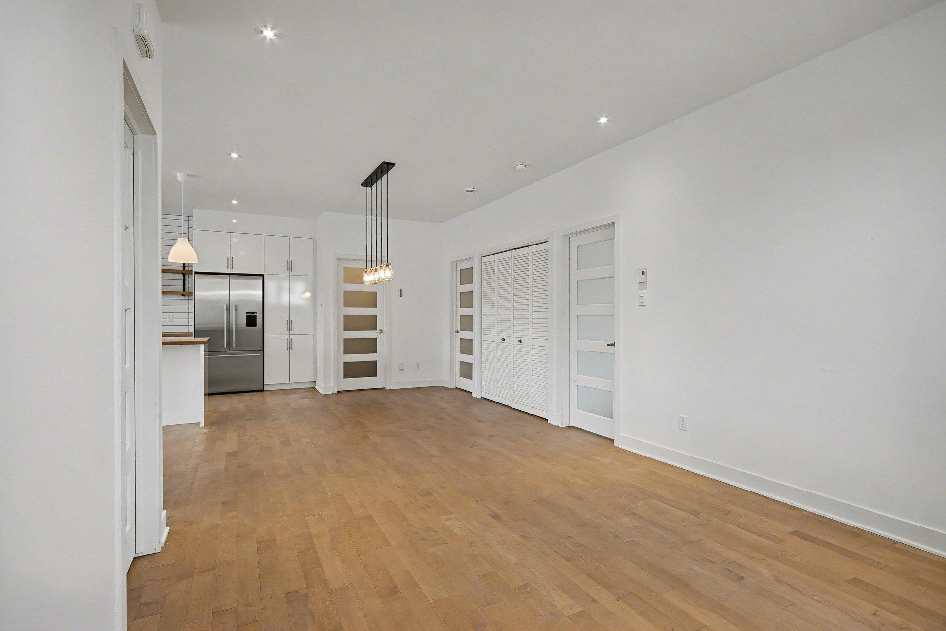 









724


Rue des Des Carrières

,
Saint-Jean-sur-Richelieu,




QC
J3B2N8

