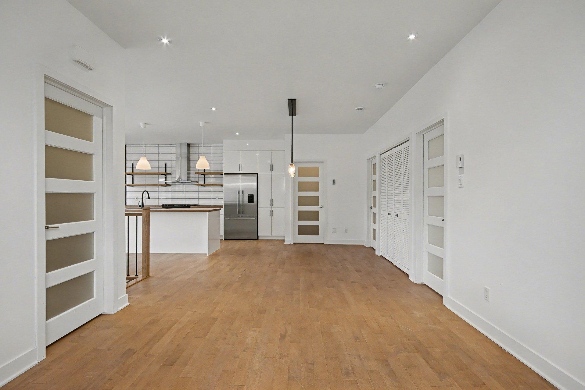 









724


Rue des Des Carrières

,
Saint-Jean-sur-Richelieu,




QC
J3B2N8

