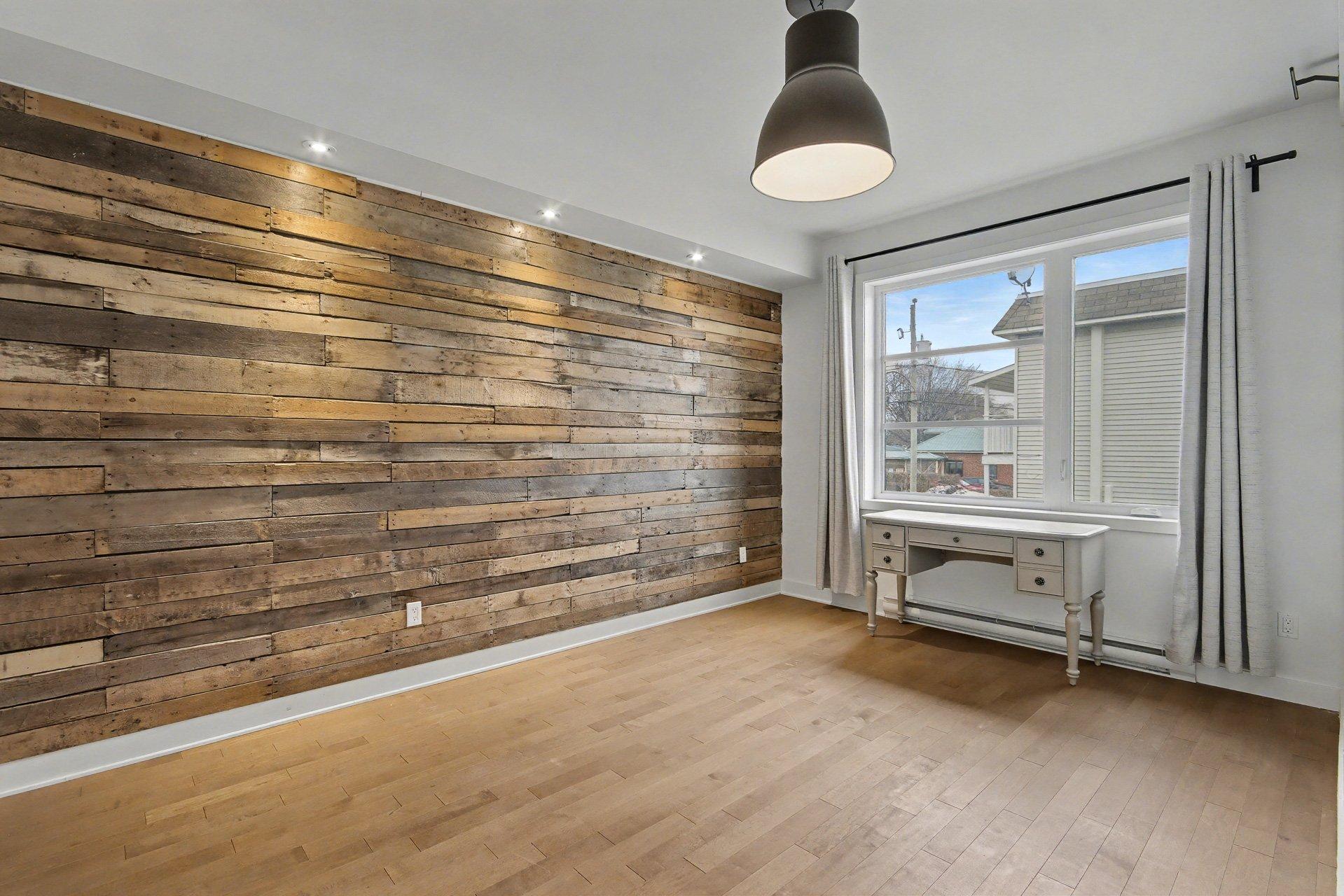 









724


Rue des Des Carrières

,
Saint-Jean-sur-Richelieu,




QC
J3B2N8

