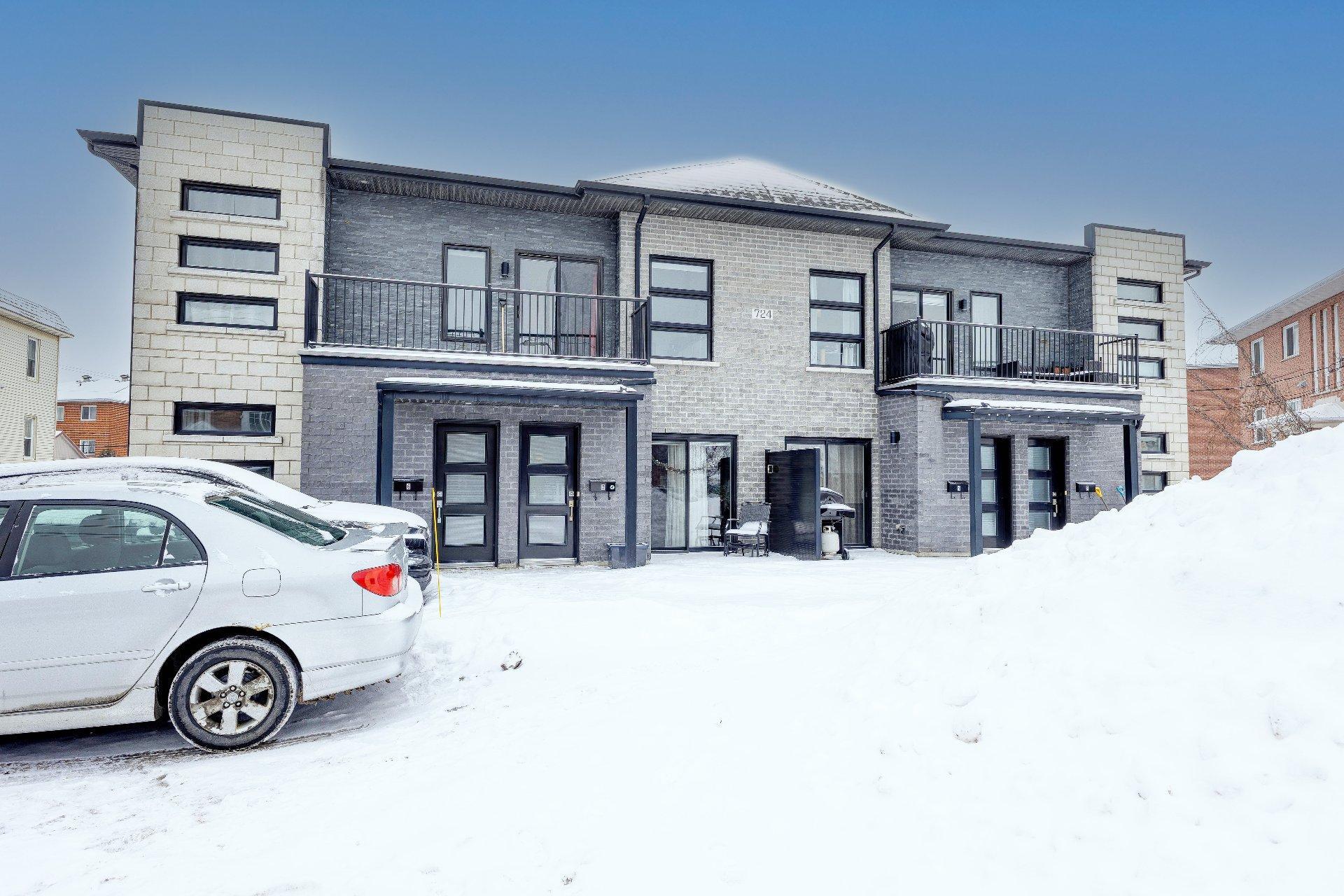 









724


Rue des Des Carrières

,
Saint-Jean-sur-Richelieu,




QC
J3B2N8

