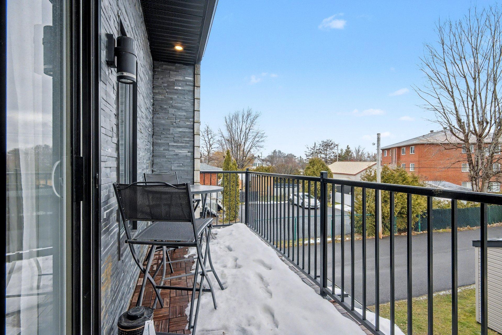 









724


Rue des Des Carrières

,
Saint-Jean-sur-Richelieu,




QC
J3B2N8

