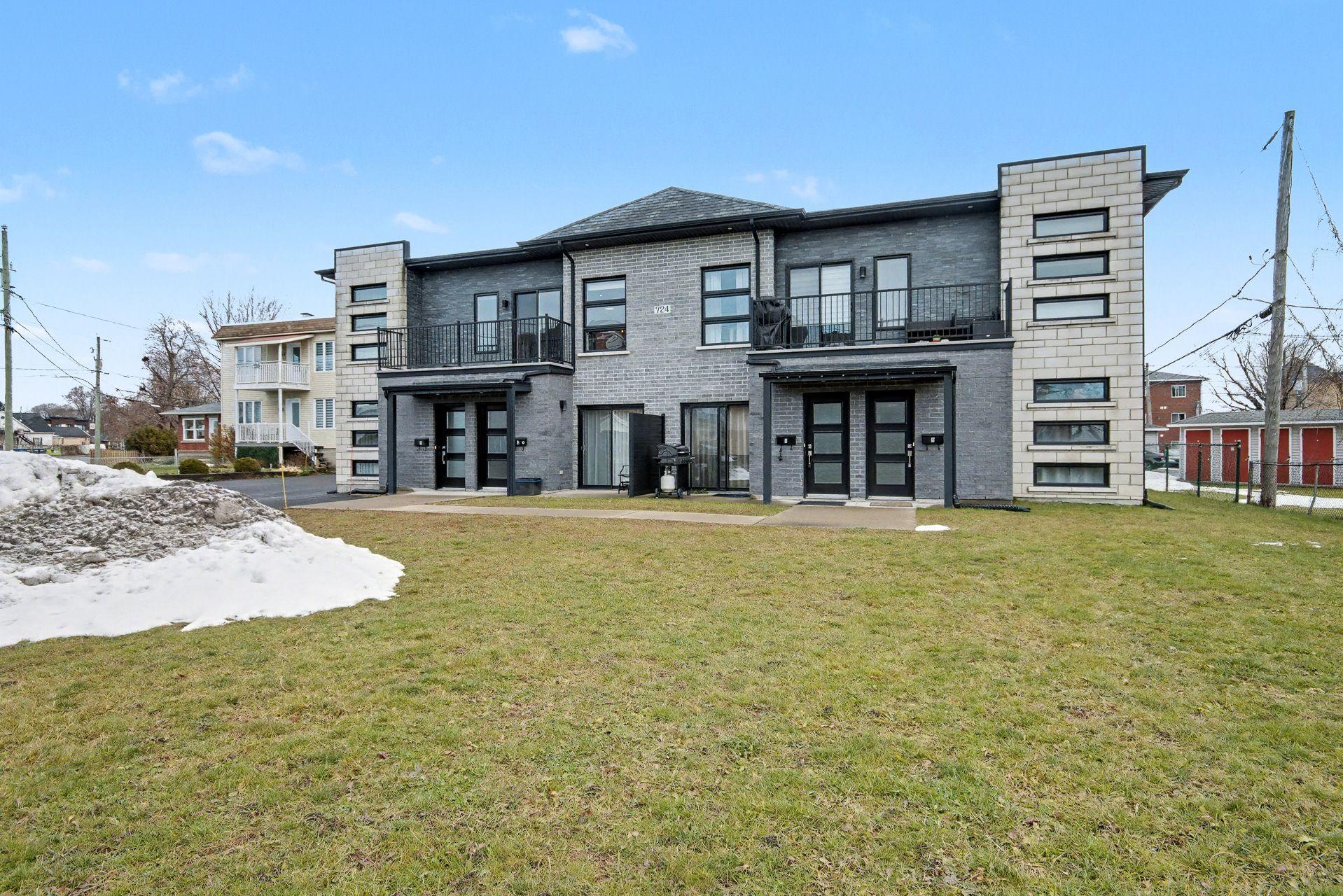 









724


Rue des Des Carrières

,
Saint-Jean-sur-Richelieu,




QC
J3B2N8

