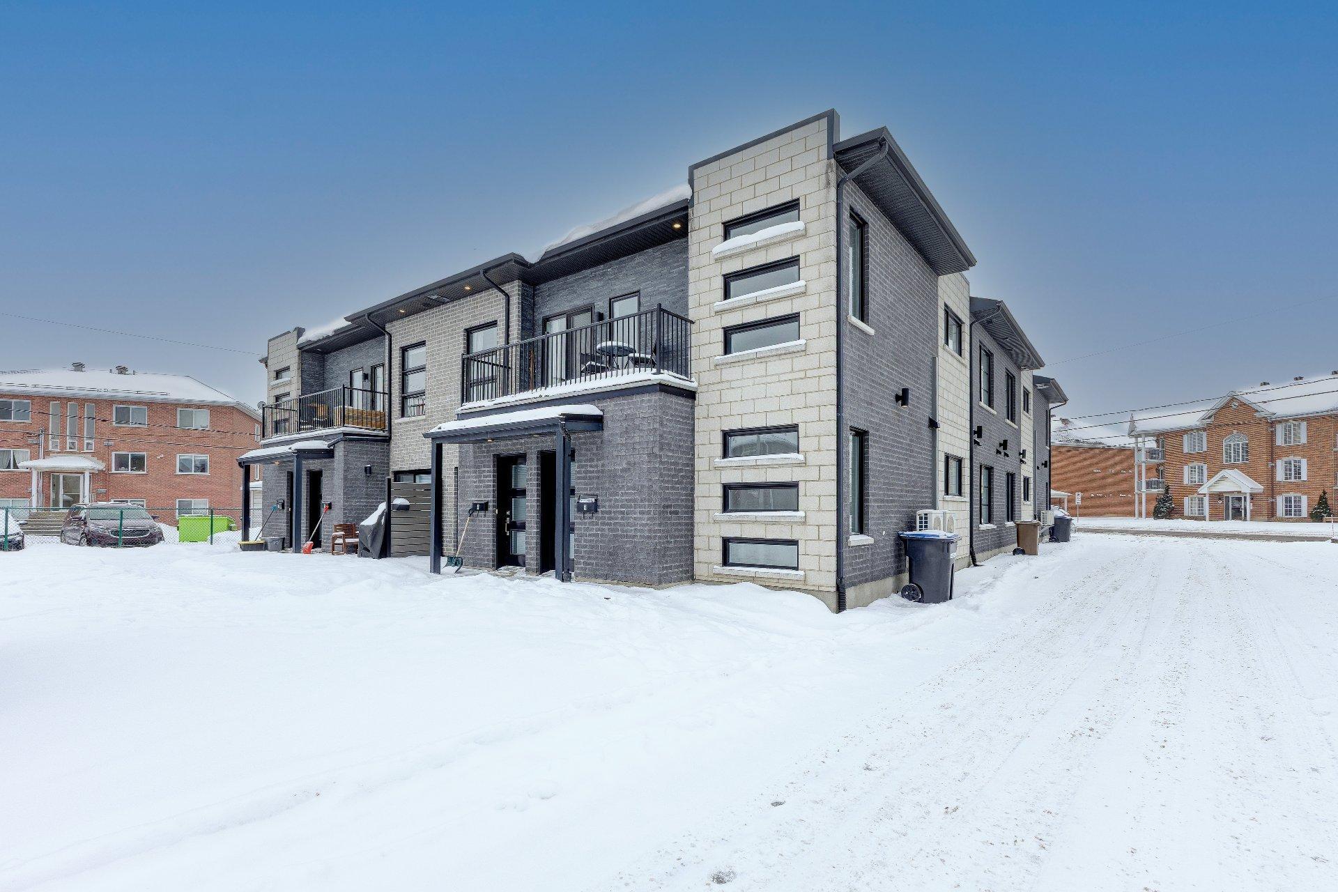 









724


Rue des Des Carrières

,
Saint-Jean-sur-Richelieu,




QC
J3B2N8

