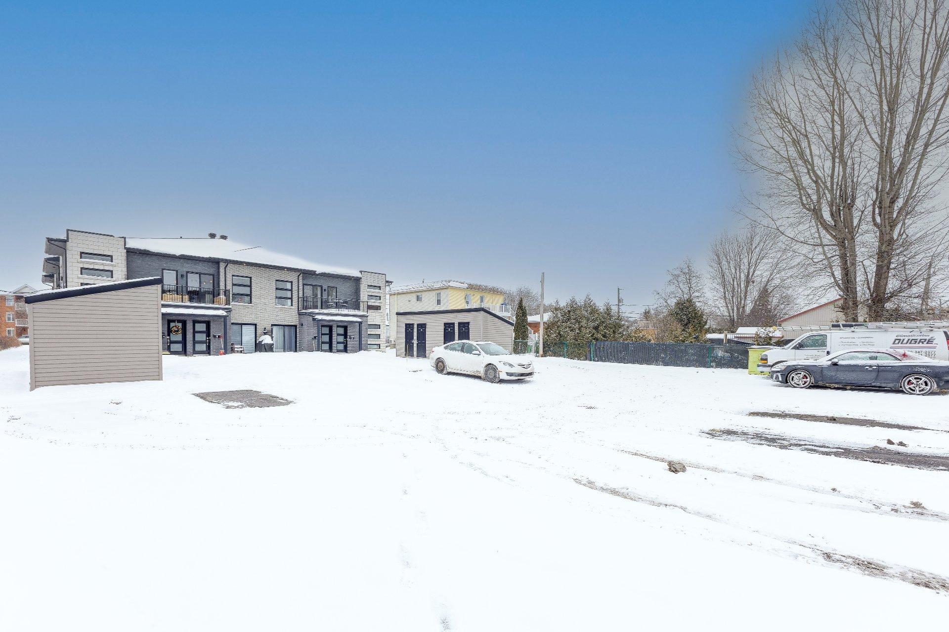 









724


Rue des Des Carrières

,
Saint-Jean-sur-Richelieu,




QC
J3B2N8

