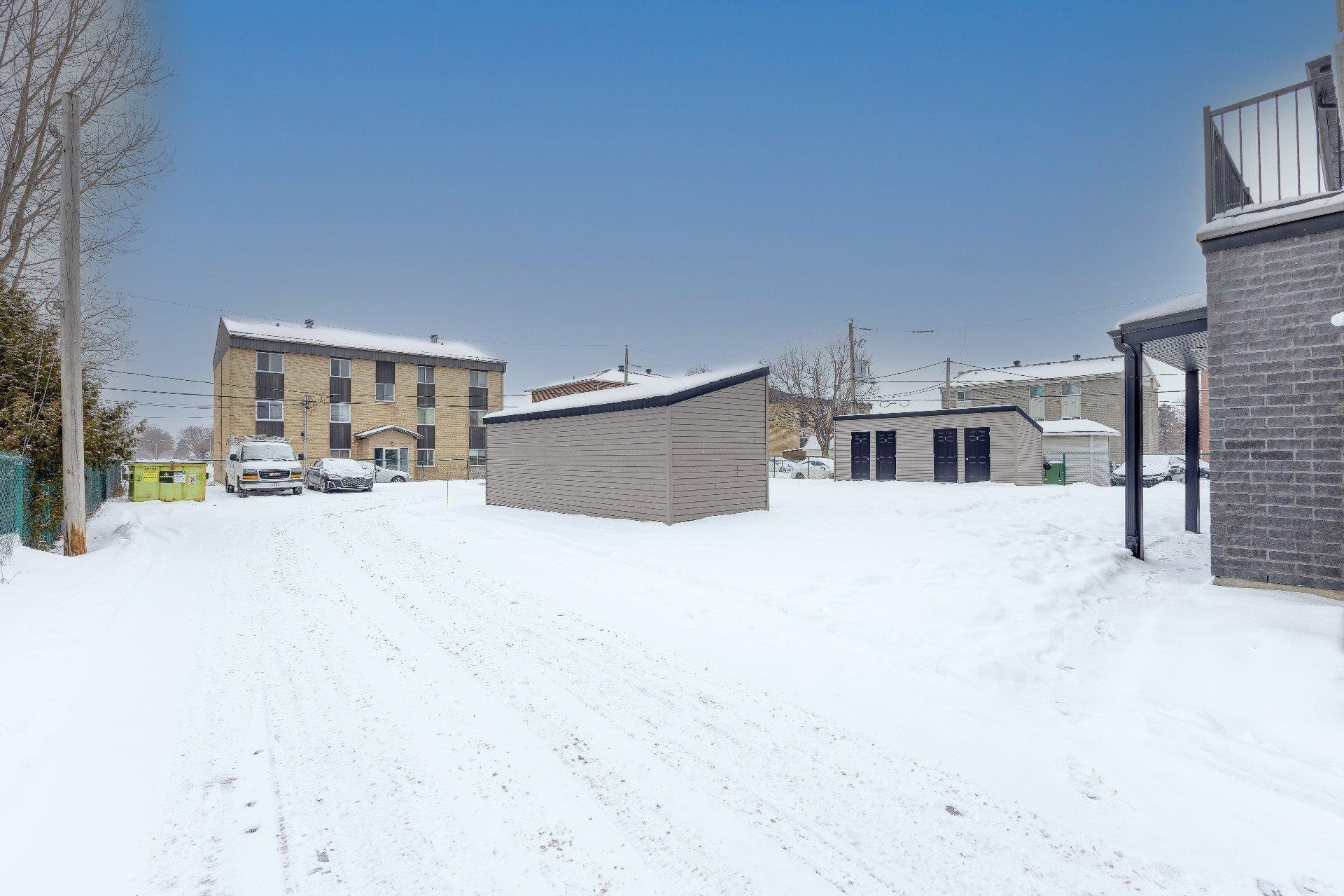 









724


Rue des Des Carrières

,
Saint-Jean-sur-Richelieu,




QC
J3B2N8

