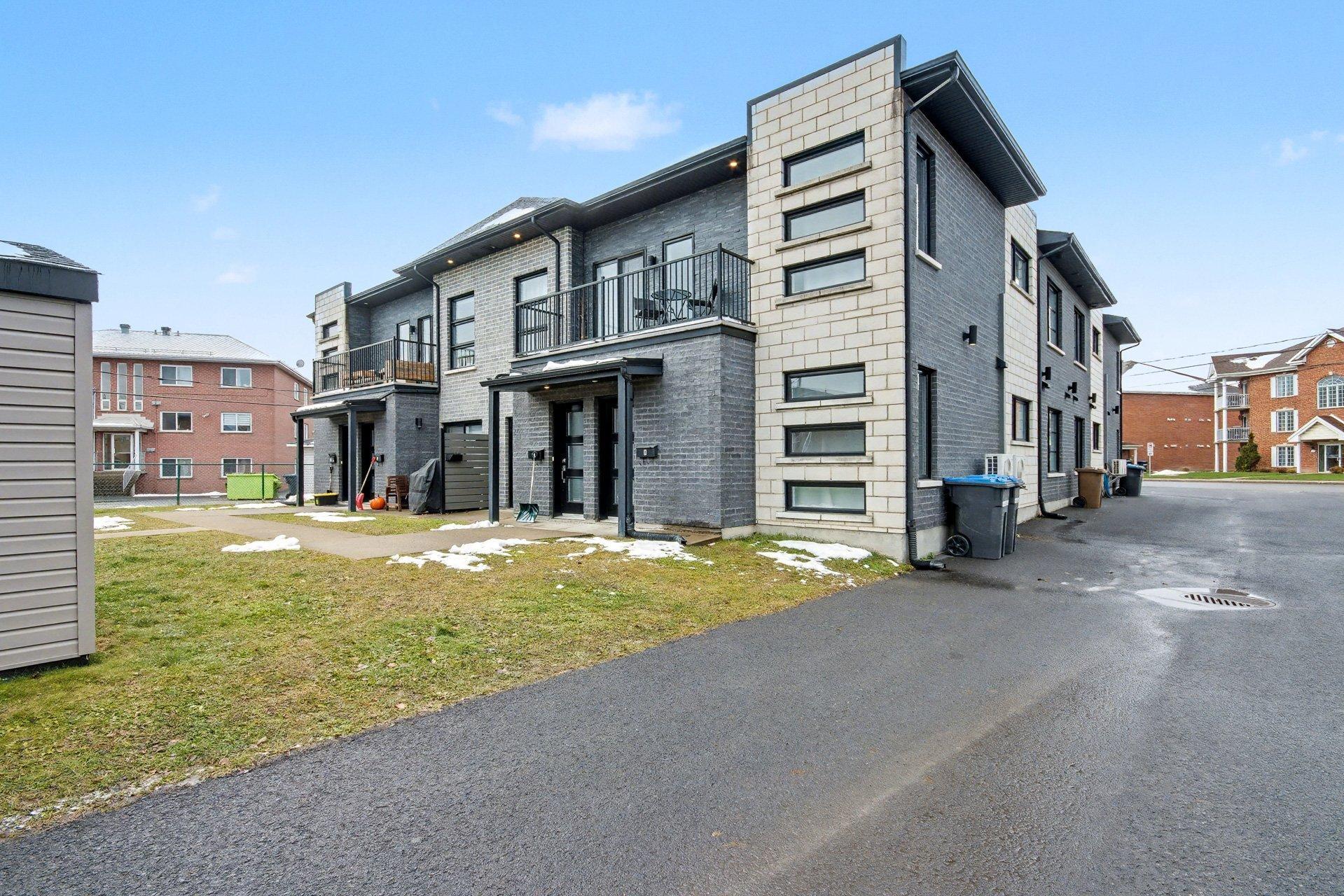 









724


Rue des Des Carrières

,
Saint-Jean-sur-Richelieu,




QC
J3B2N8

