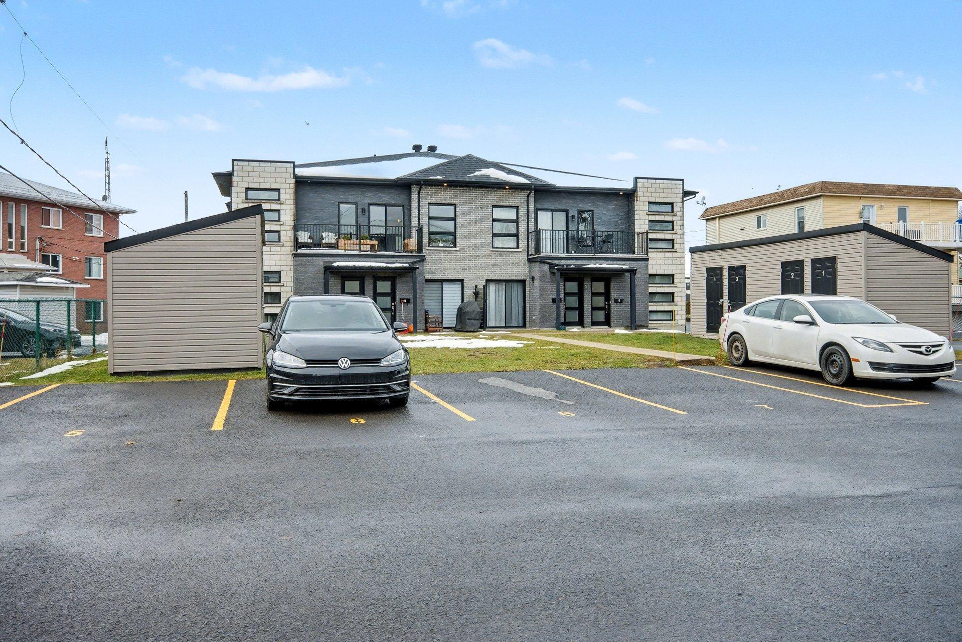 









724


Rue des Des Carrières

,
Saint-Jean-sur-Richelieu,




QC
J3B2N8

