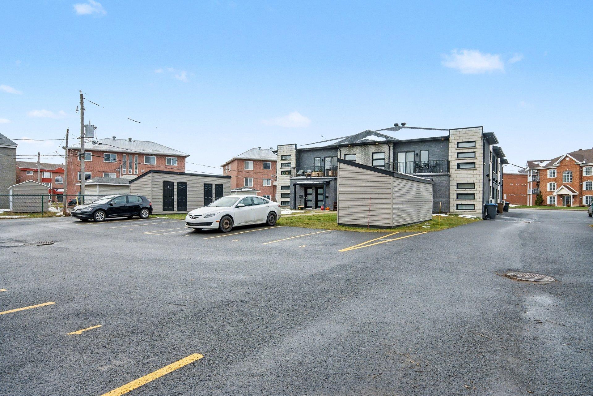 









724


Rue des Des Carrières

,
Saint-Jean-sur-Richelieu,




QC
J3B2N8

