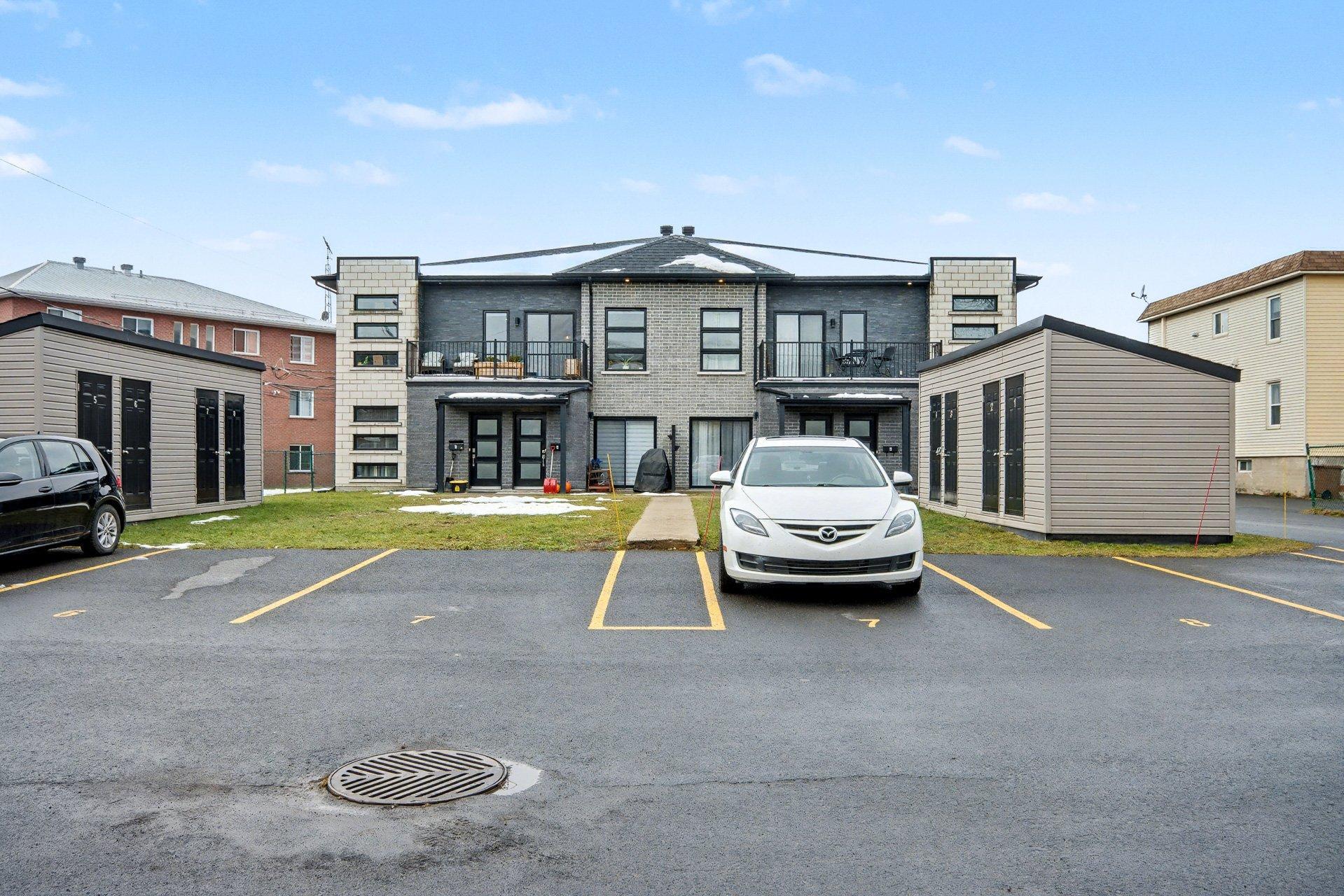 









724


Rue des Des Carrières

,
Saint-Jean-sur-Richelieu,




QC
J3B2N8

