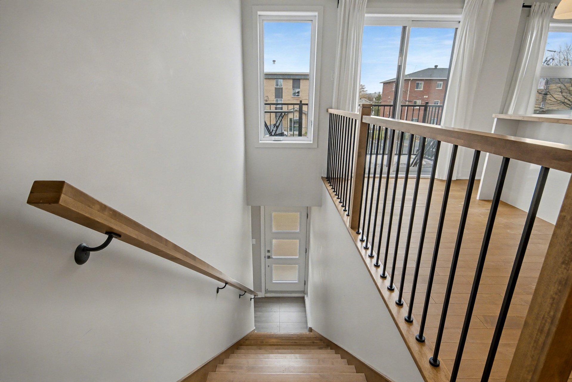 









724


Rue des Des Carrières

,
Saint-Jean-sur-Richelieu,




QC
J3B2N8

