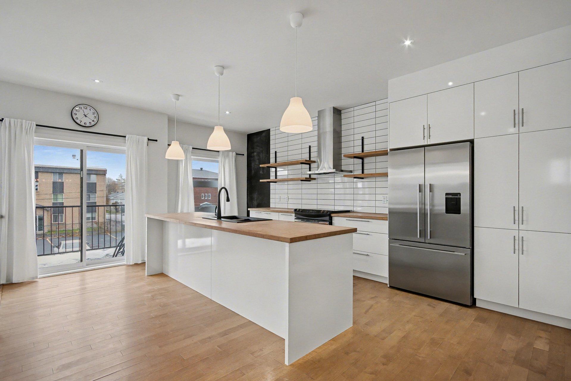 









724


Rue des Des Carrières

,
Saint-Jean-sur-Richelieu,




QC
J3B2N8

