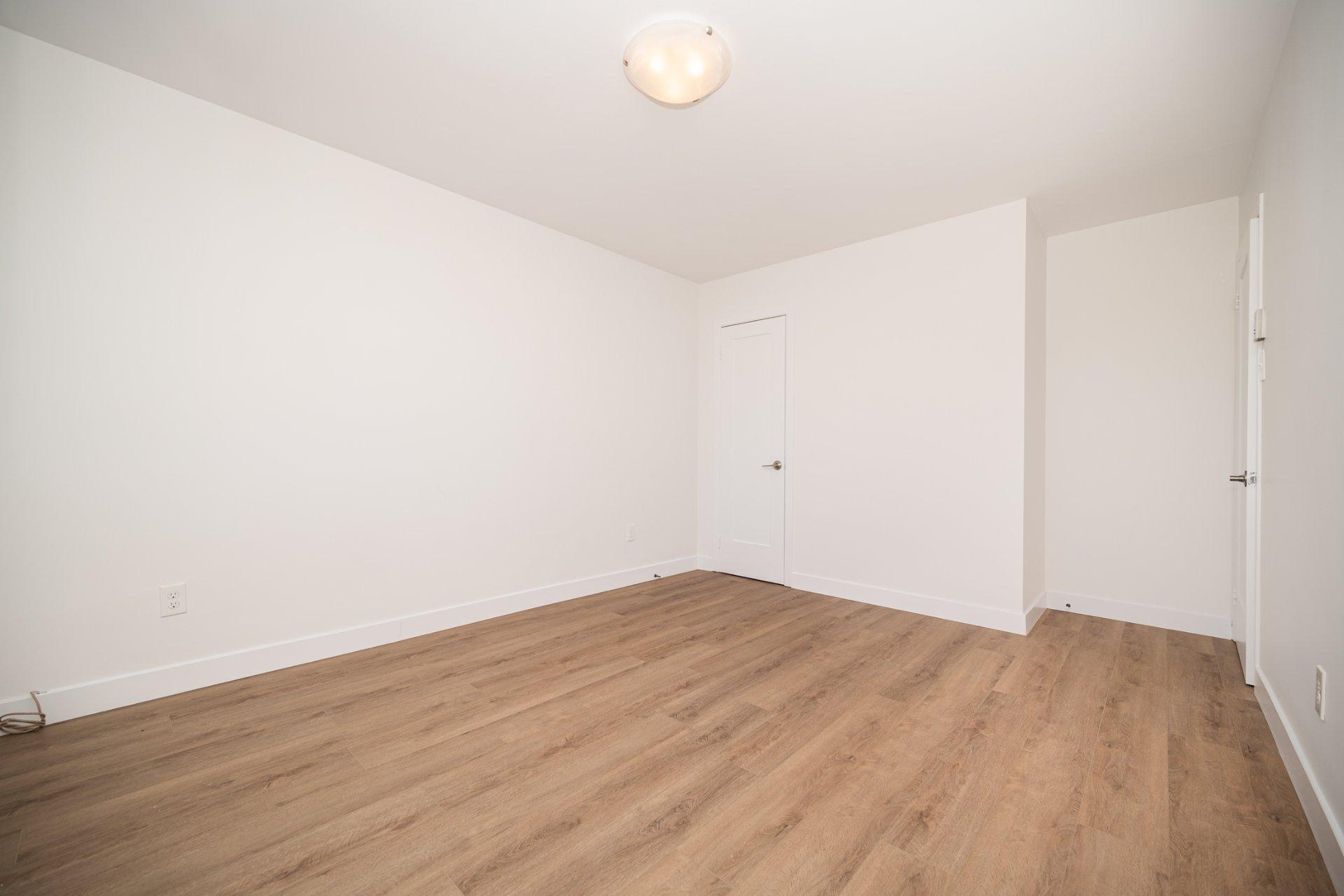 









1012


100e Avenue

,
Laval (Chomedey),




QC
H7W4A3

