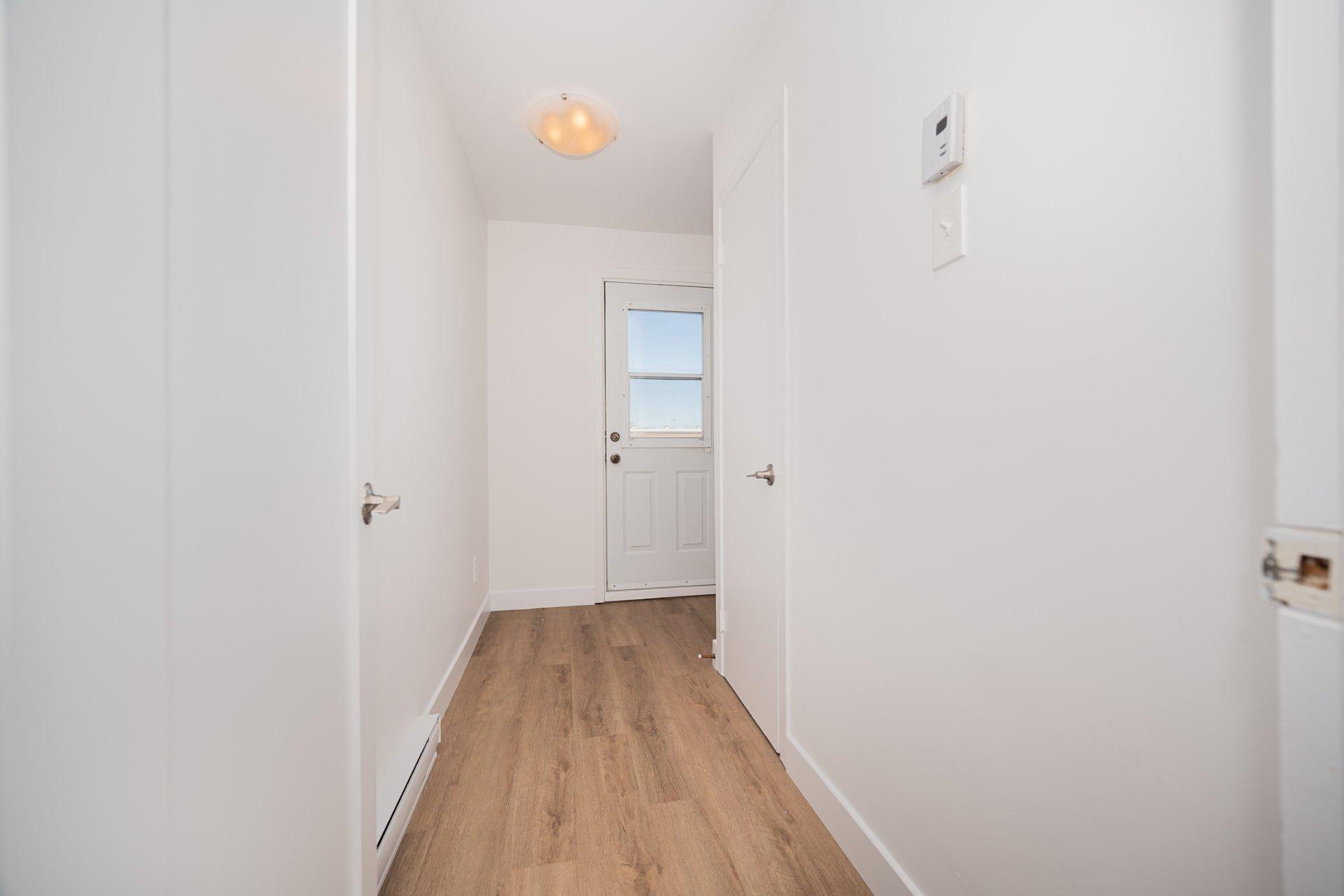 









1012


100e Avenue

,
Laval (Chomedey),




QC
H7W4A3

