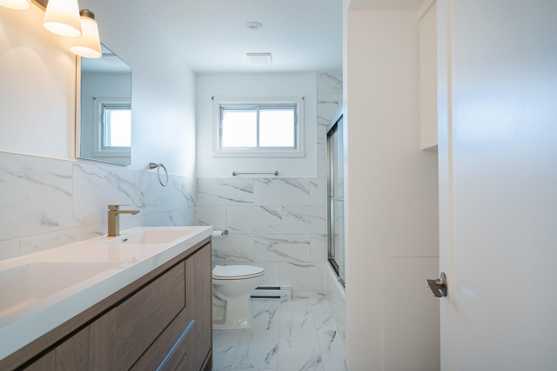 









1012


100e Avenue

,
Laval (Chomedey),




QC
H7W4A3

