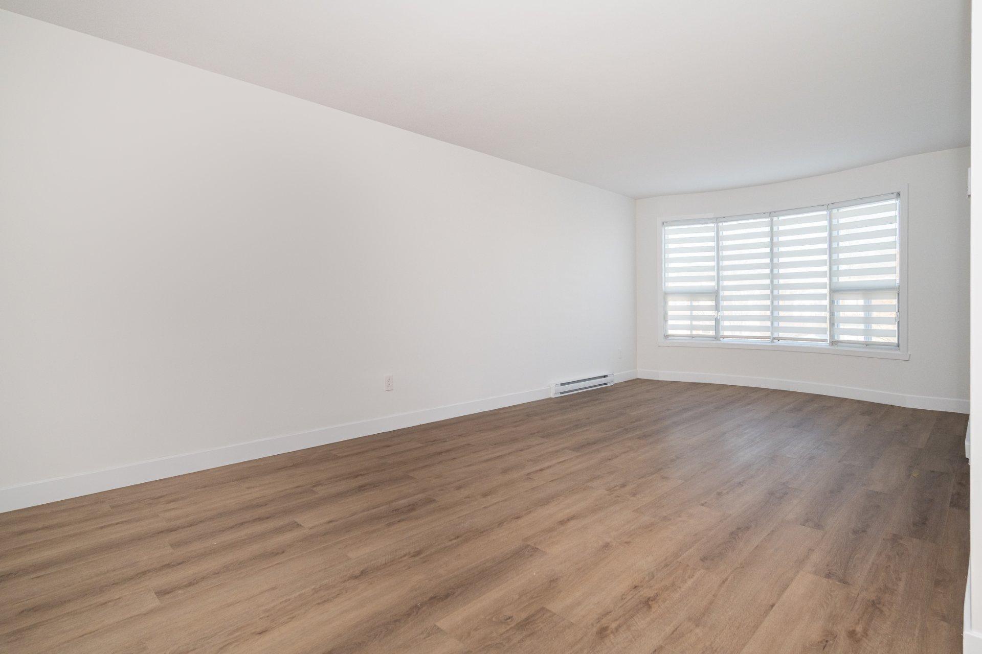 









1012


100e Avenue

,
Laval (Chomedey),




QC
H7W4A3

