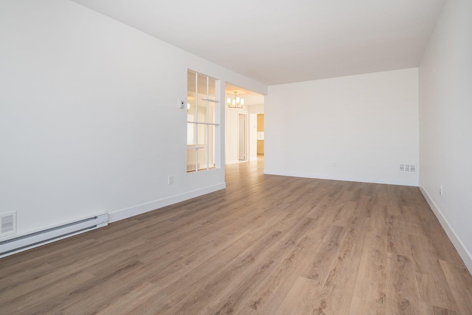 









1012


100e Avenue

,
Laval (Chomedey),




QC
H7W4A3

