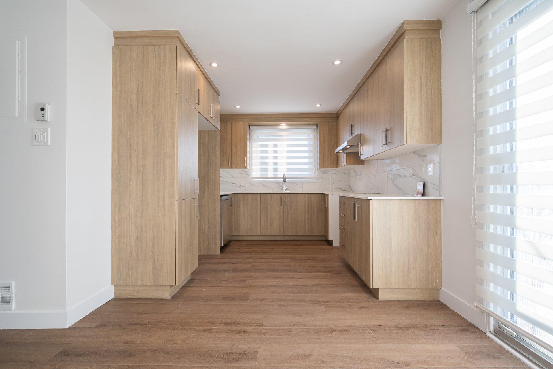 









1012


100e Avenue

,
Laval (Chomedey),




QC
H7W4A3

