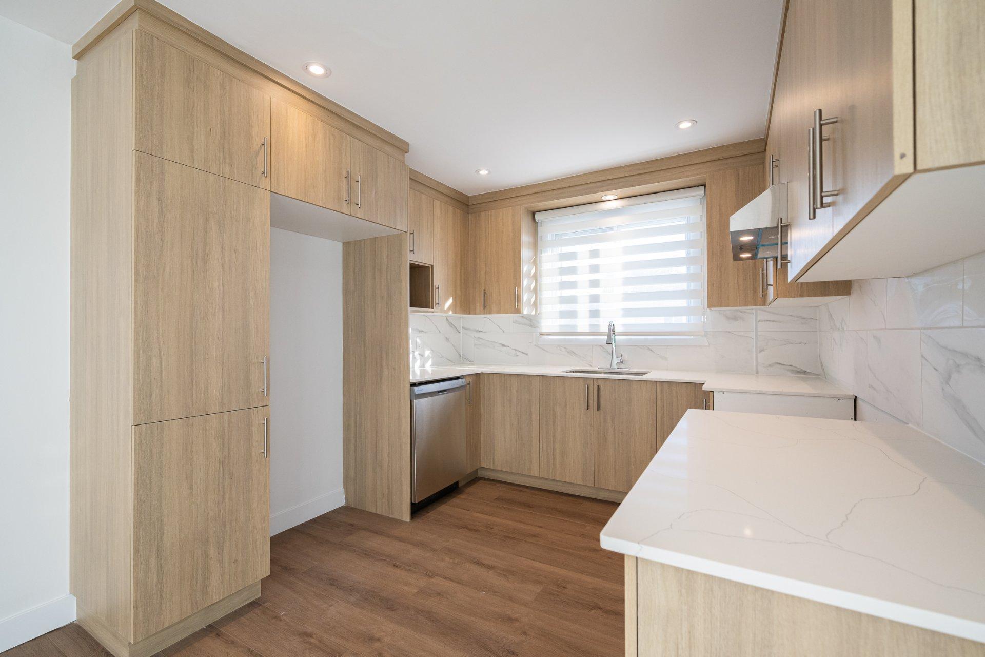 









1012


100e Avenue

,
Laval (Chomedey),




QC
H7W4A3

