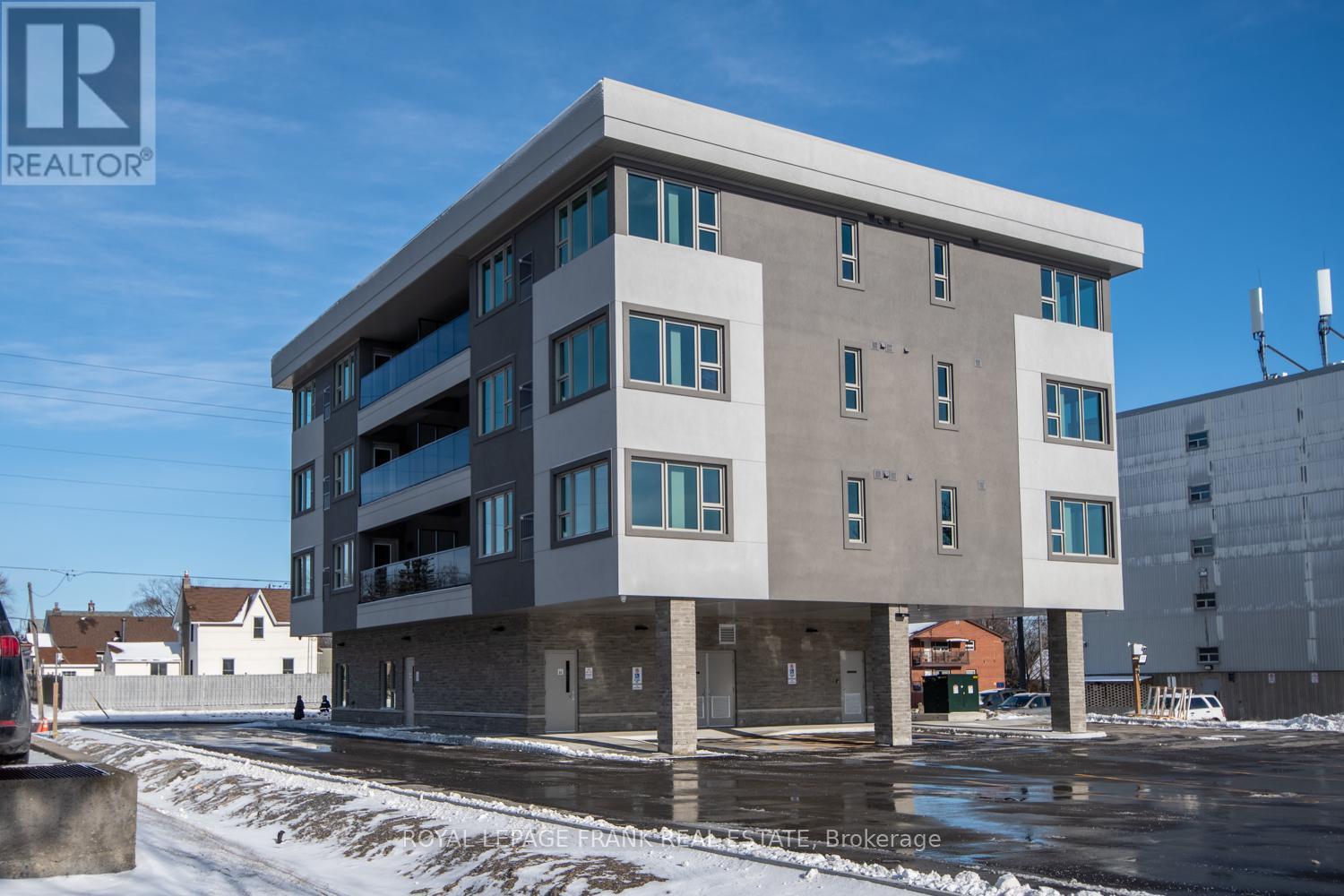 












143 BLOOR STREET W

,
Oshawa (Lakeview),




Ontario
L1J1P5

