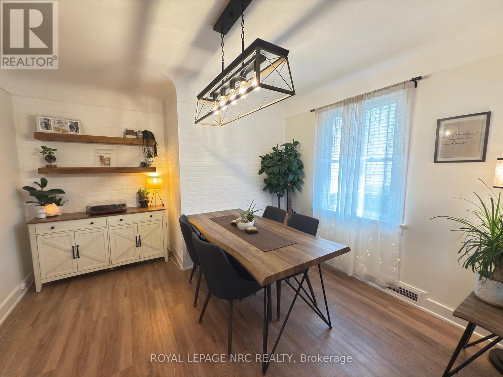 












190 CARLTON STREET

,
St. Catharines (Downtown),




Ontario
L2R1S4

