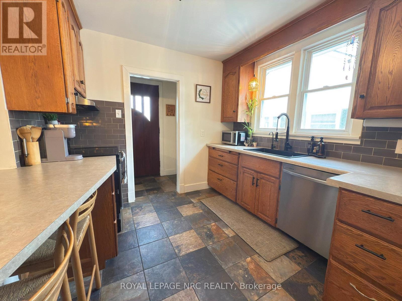 












190 CARLTON STREET

,
St. Catharines (Downtown),




Ontario
L2R1S4

