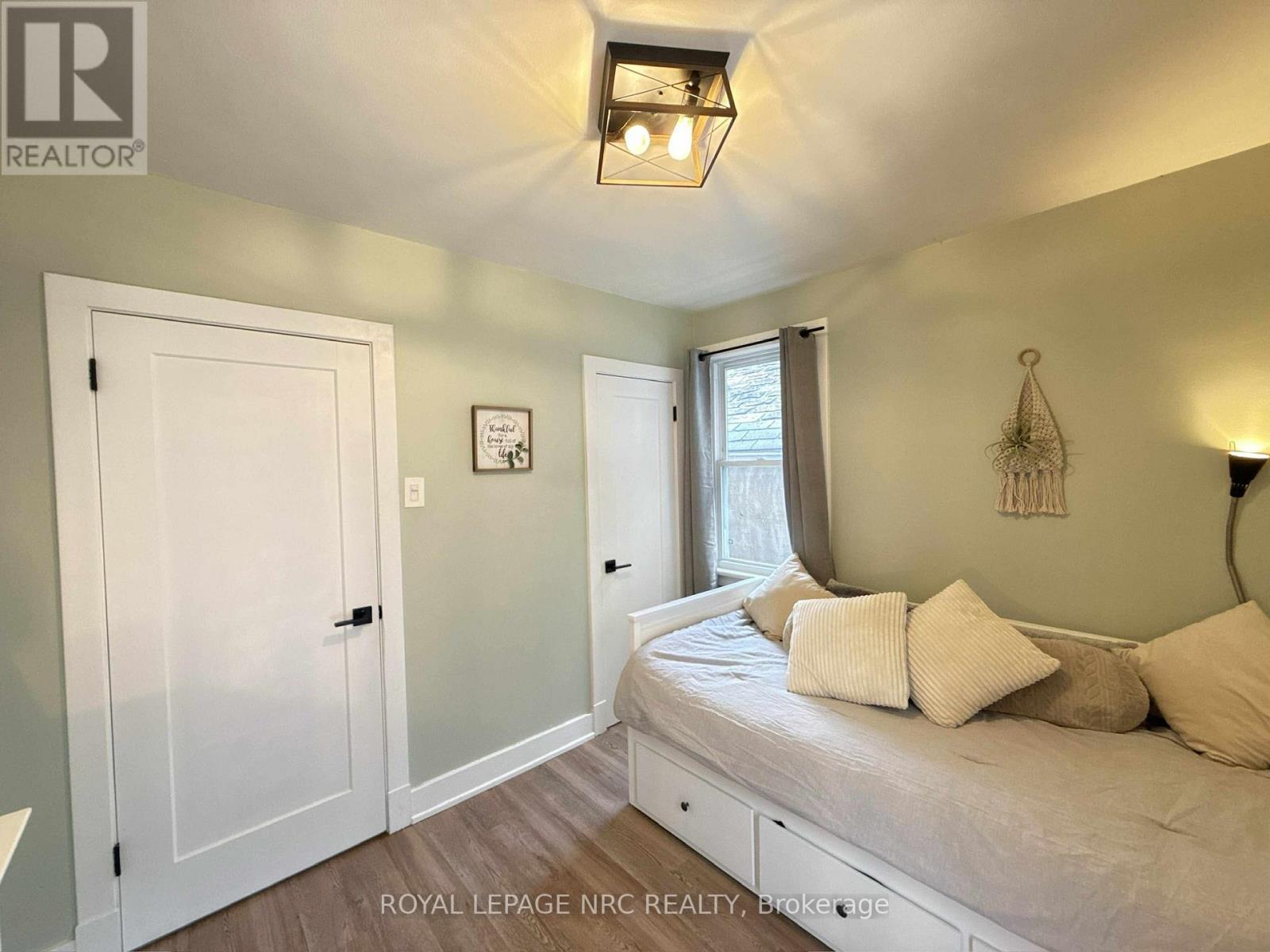 












190 CARLTON STREET

,
St. Catharines (Downtown),




Ontario
L2R1S4

