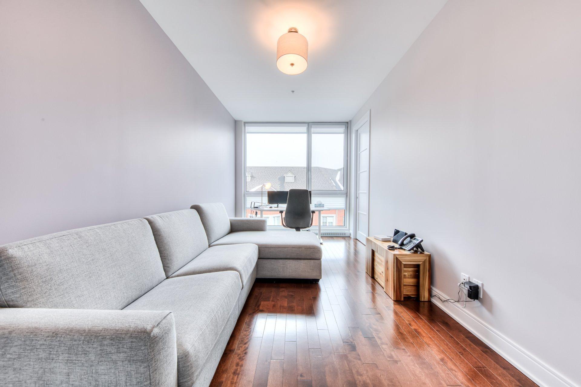 









2480


Rue des Nations

, 606,
Montréal (Saint-Laurent),




QC
H4R0J9

