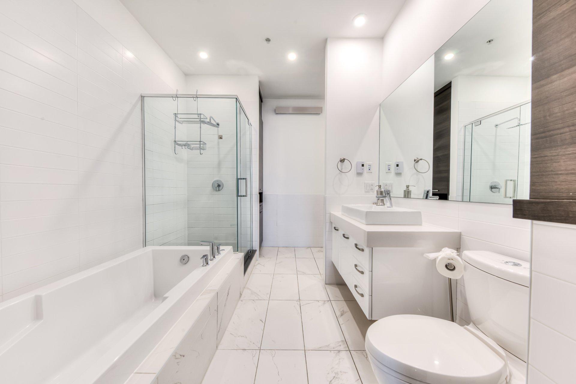 









2480


Rue des Nations

, 606,
Montréal (Saint-Laurent),




QC
H4R0J9

