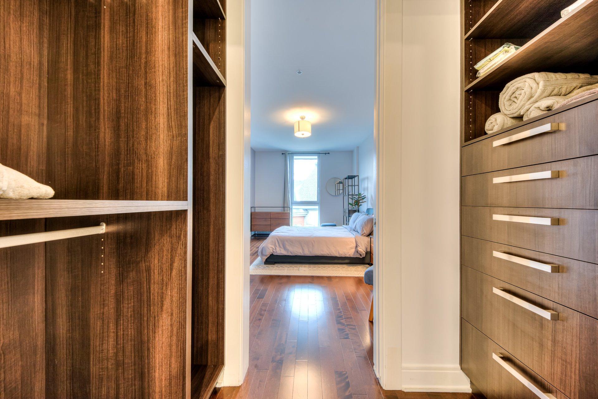 









2480


Rue des Nations

, 606,
Montréal (Saint-Laurent),




QC
H4R0J9

