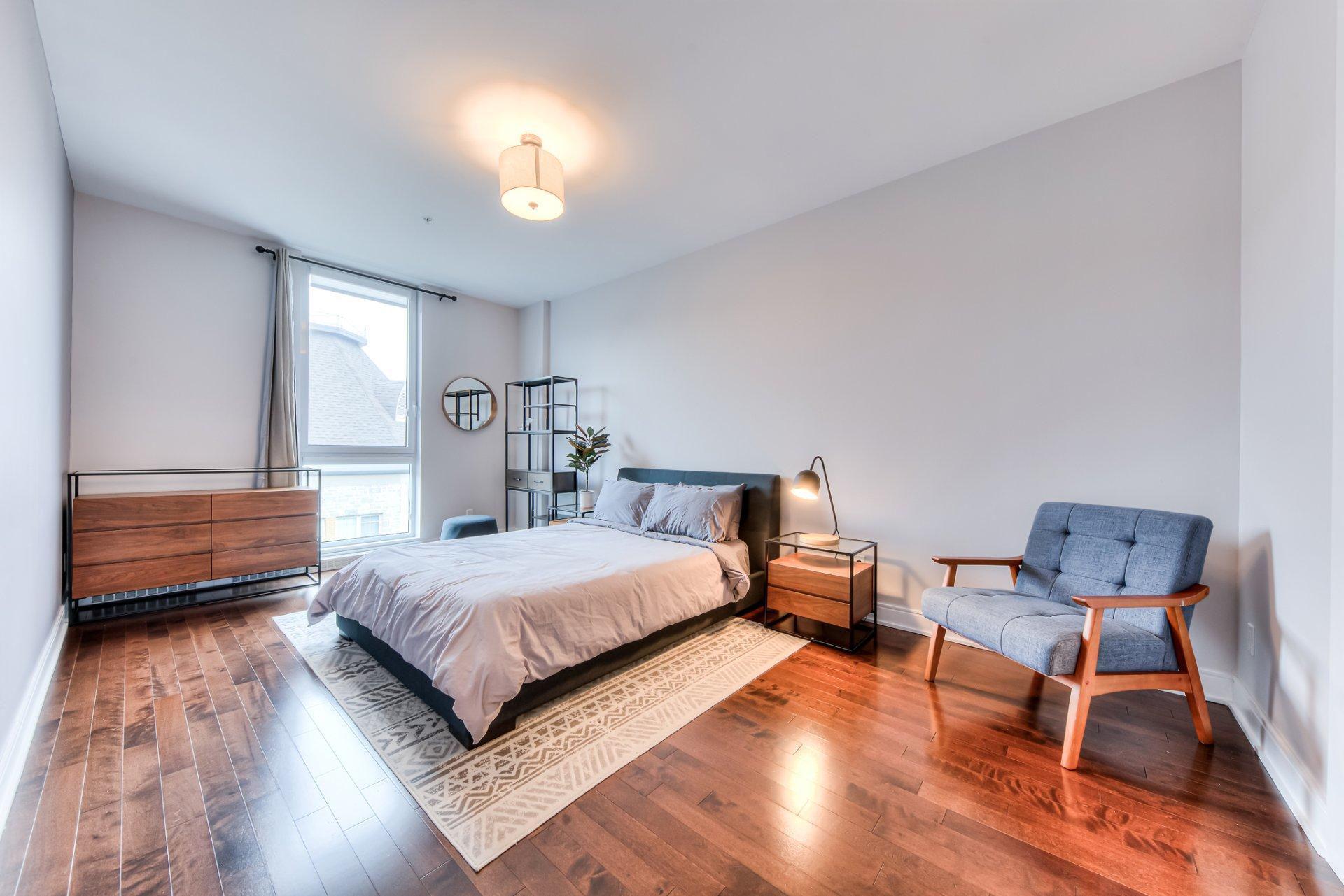 









2480


Rue des Nations

, 606,
Montréal (Saint-Laurent),




QC
H4R0J9

